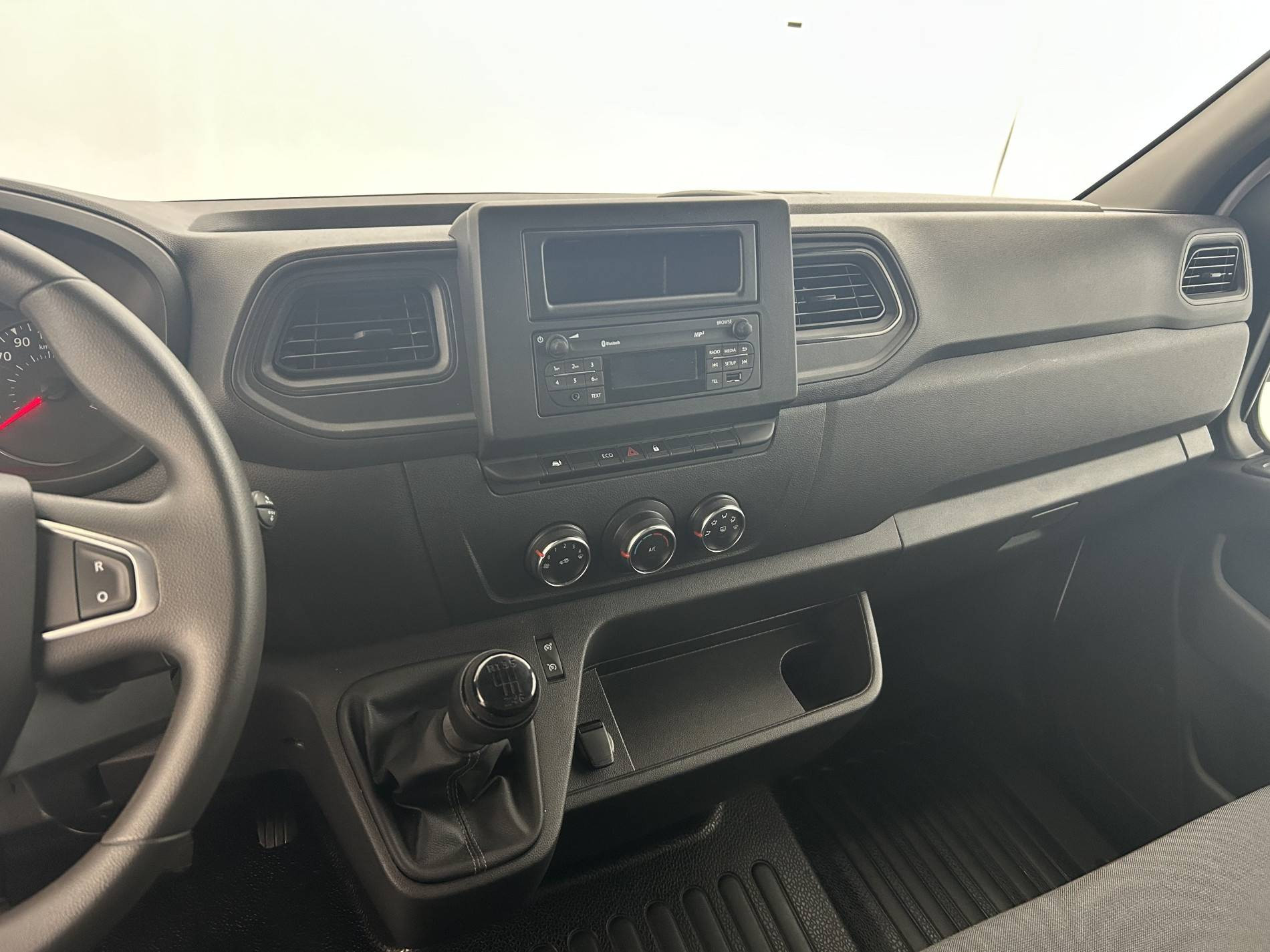 Vente en ligne Renault Master Fourgon MASTER FGN TRAC F3500 L2H2 BLUE DCI 135 au prix de 26 990 €