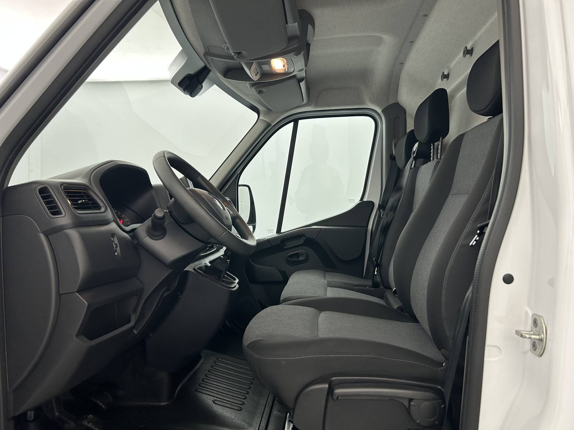 Vente en ligne Renault Master Fourgon MASTER FGN TRAC F3500 L3H3 BLUE DCI 135 au prix de 29 999 €