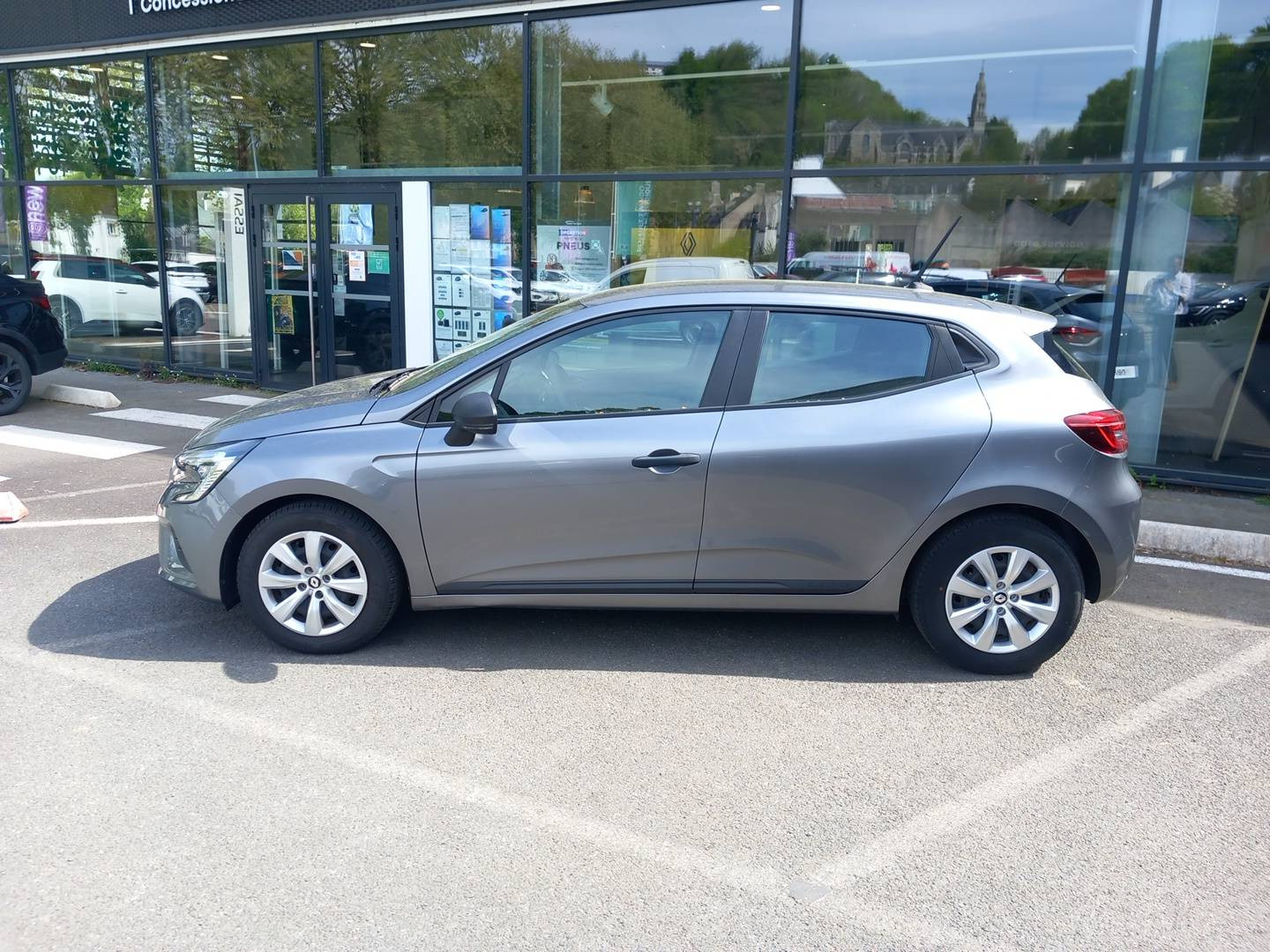 Vente en ligne Renault Clio 5 Clio SCe 65 au prix de 12 190 €