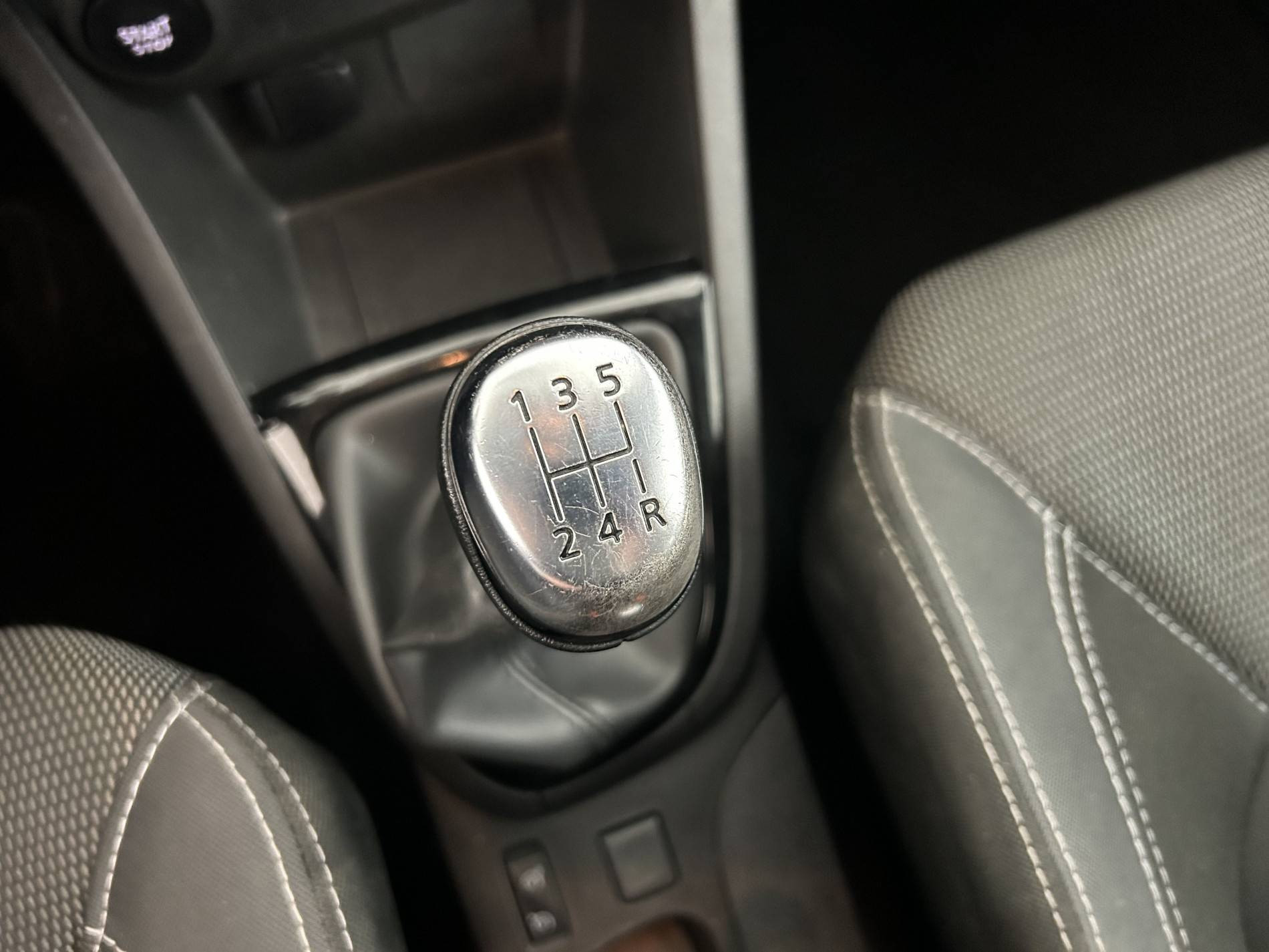 Vente en ligne Renault Clio 4 Clio dCi 75 E6C au prix de 10 890 €