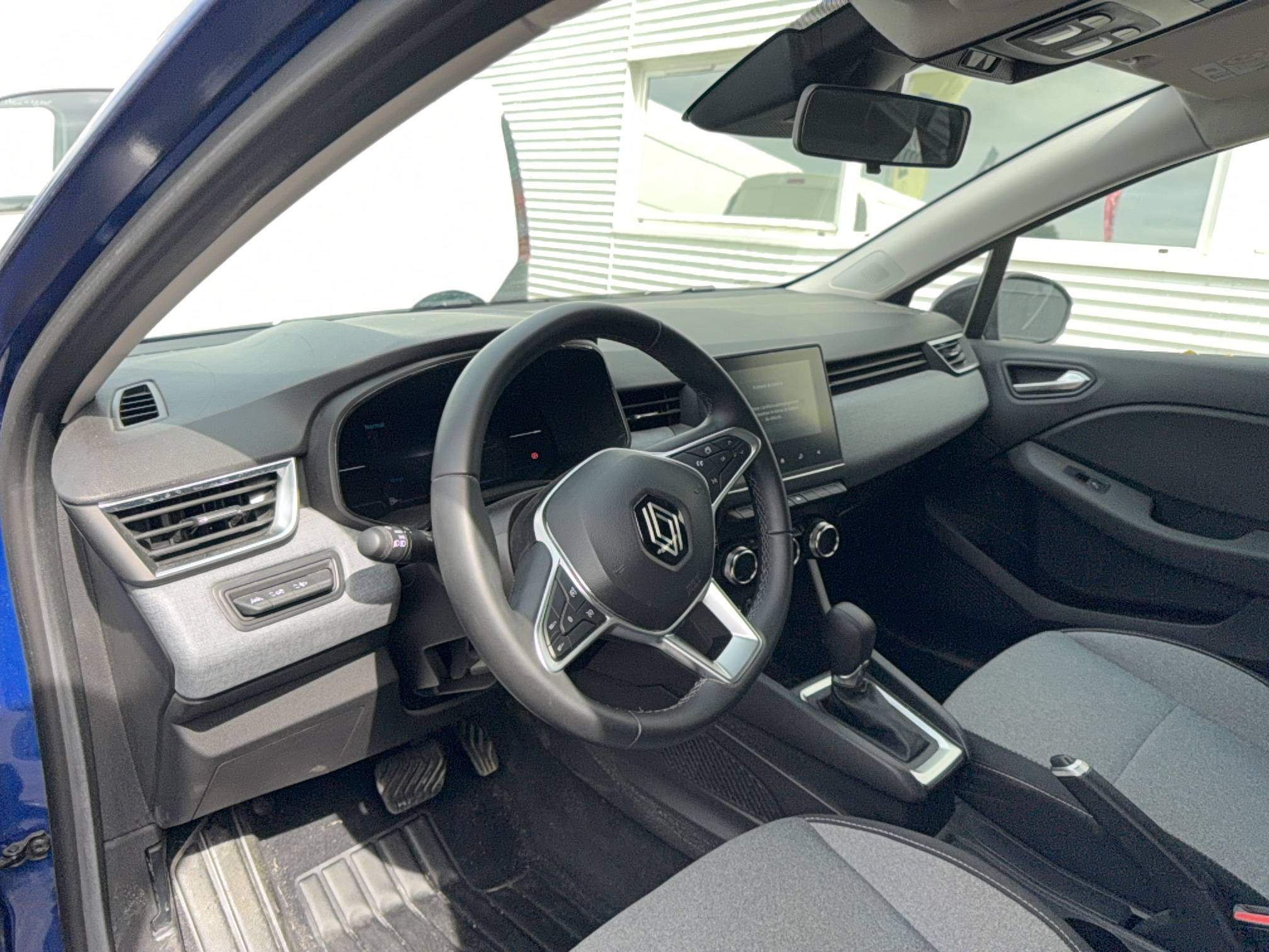 Vente en ligne Renault Clio 5 Clio E-Tech full hybrid 145 au prix de 17 990 €