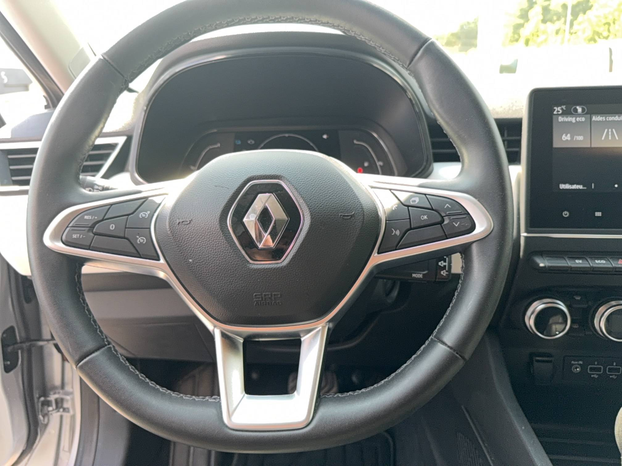 Vente en ligne Renault Clio 5 Clio E-Tech full hybrid 145 au prix de 15 990 €