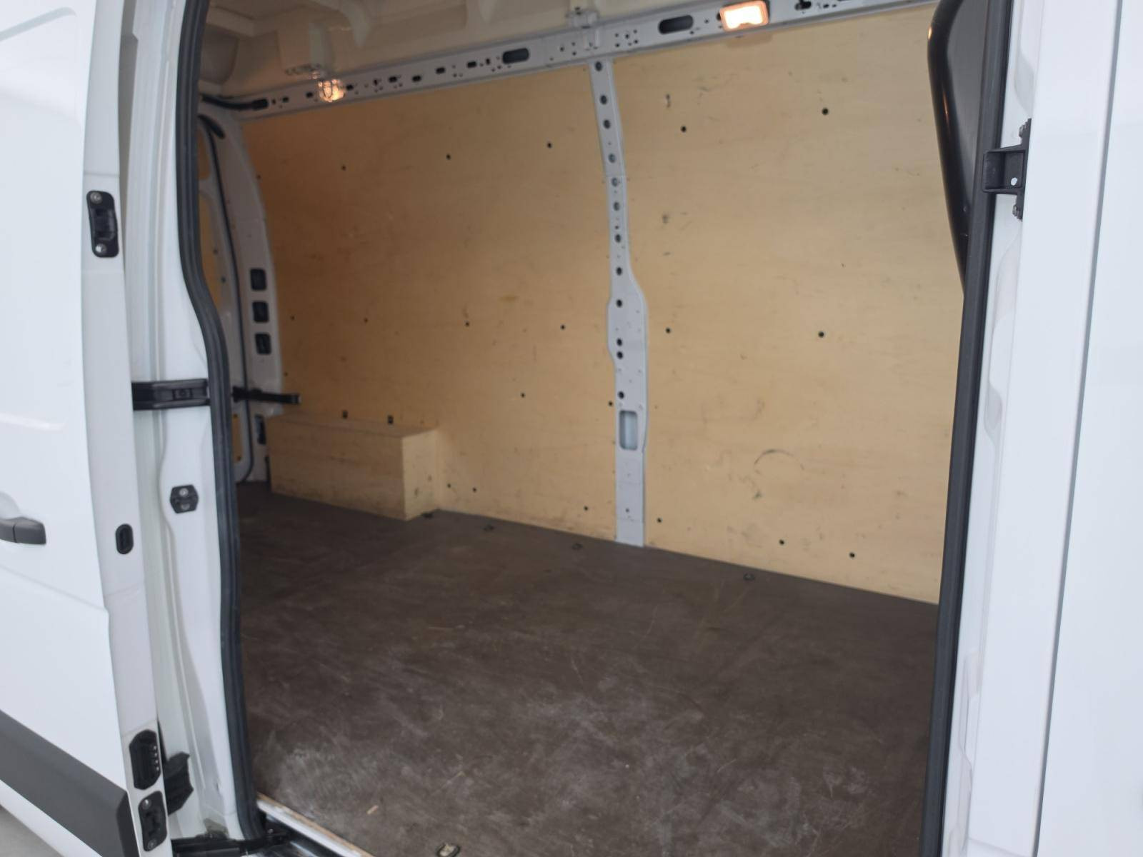 Vente en ligne Renault Master Fourgon MASTER FGN TRAC F3500 L3H3 BLUE DCI 135 au prix de 26 990 €