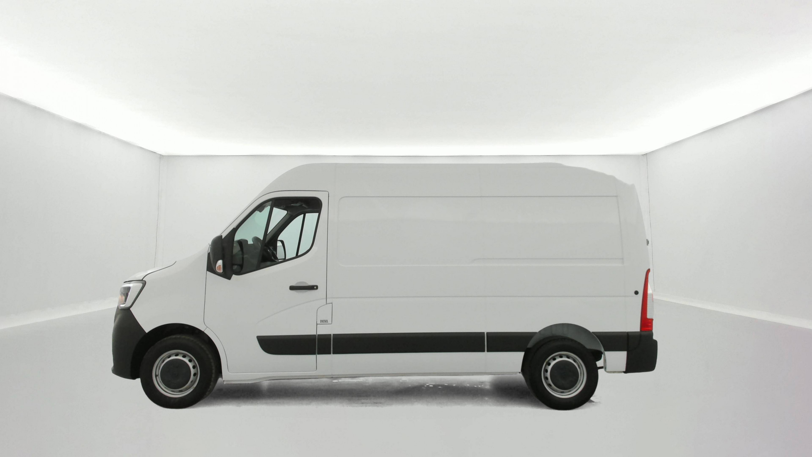 Vente en ligne Renault Master Fourgon MASTER FGN TRAC F3500 L2H2 BLUE DCI 135 au prix de 25 490 €