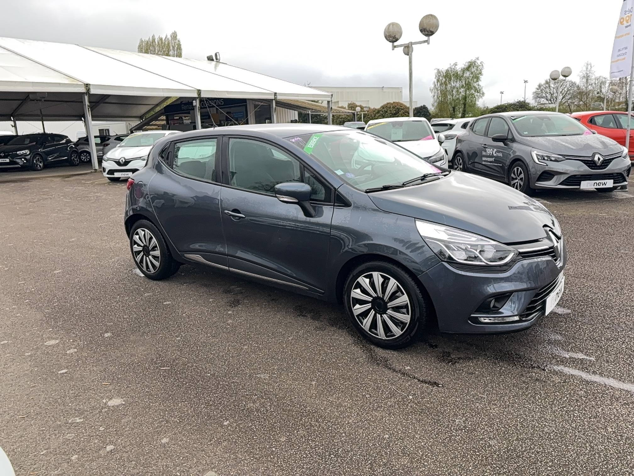 Vente en ligne Renault Clio 4 Clio TCe 90 E6C au prix de 9 490 €