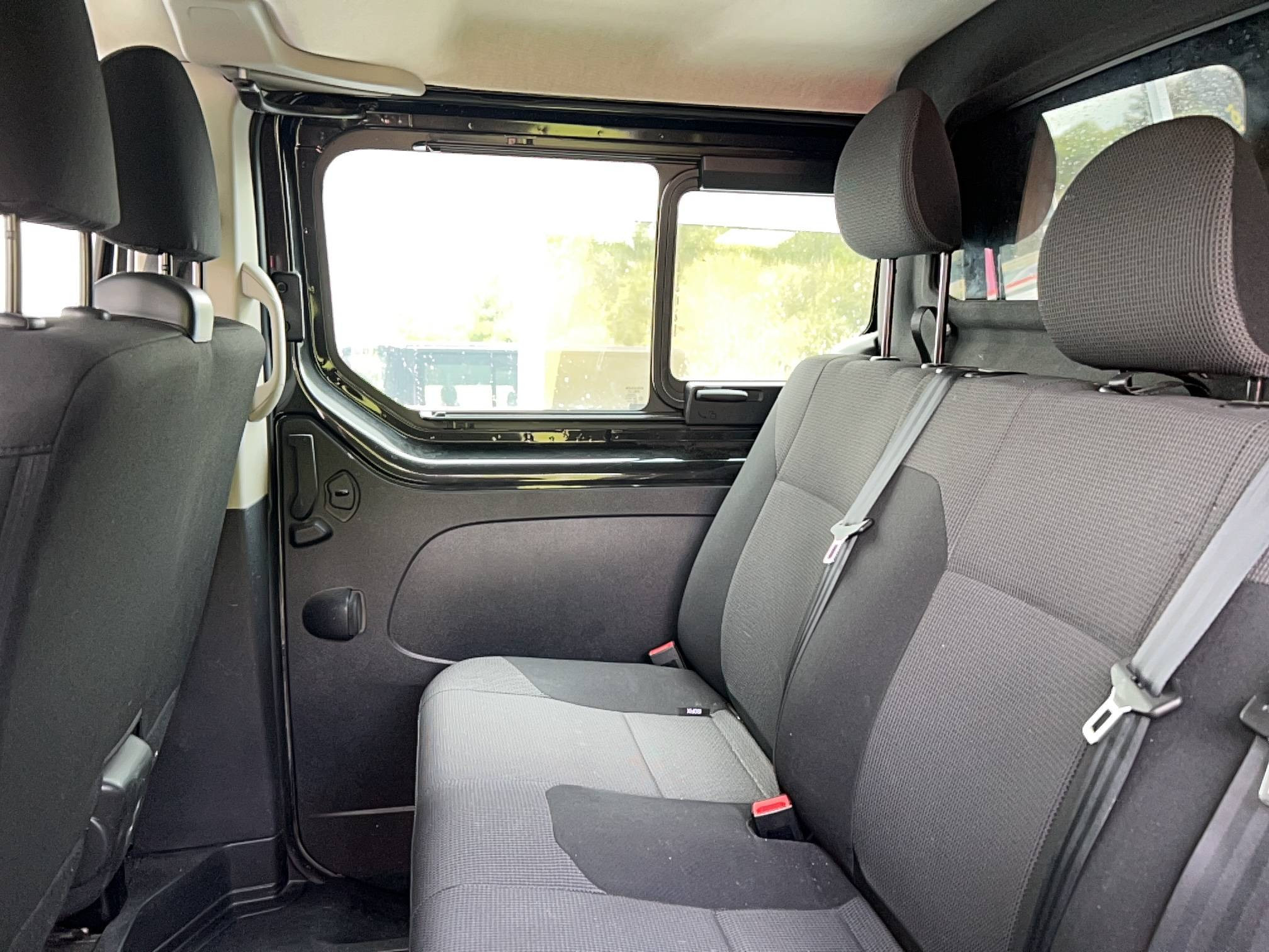 Vente en ligne Renault Trafic Cabine Approfondie TRAFIC CA L1H1 3000 KG BLUE DCI 150 EDC au prix de 23 990 €