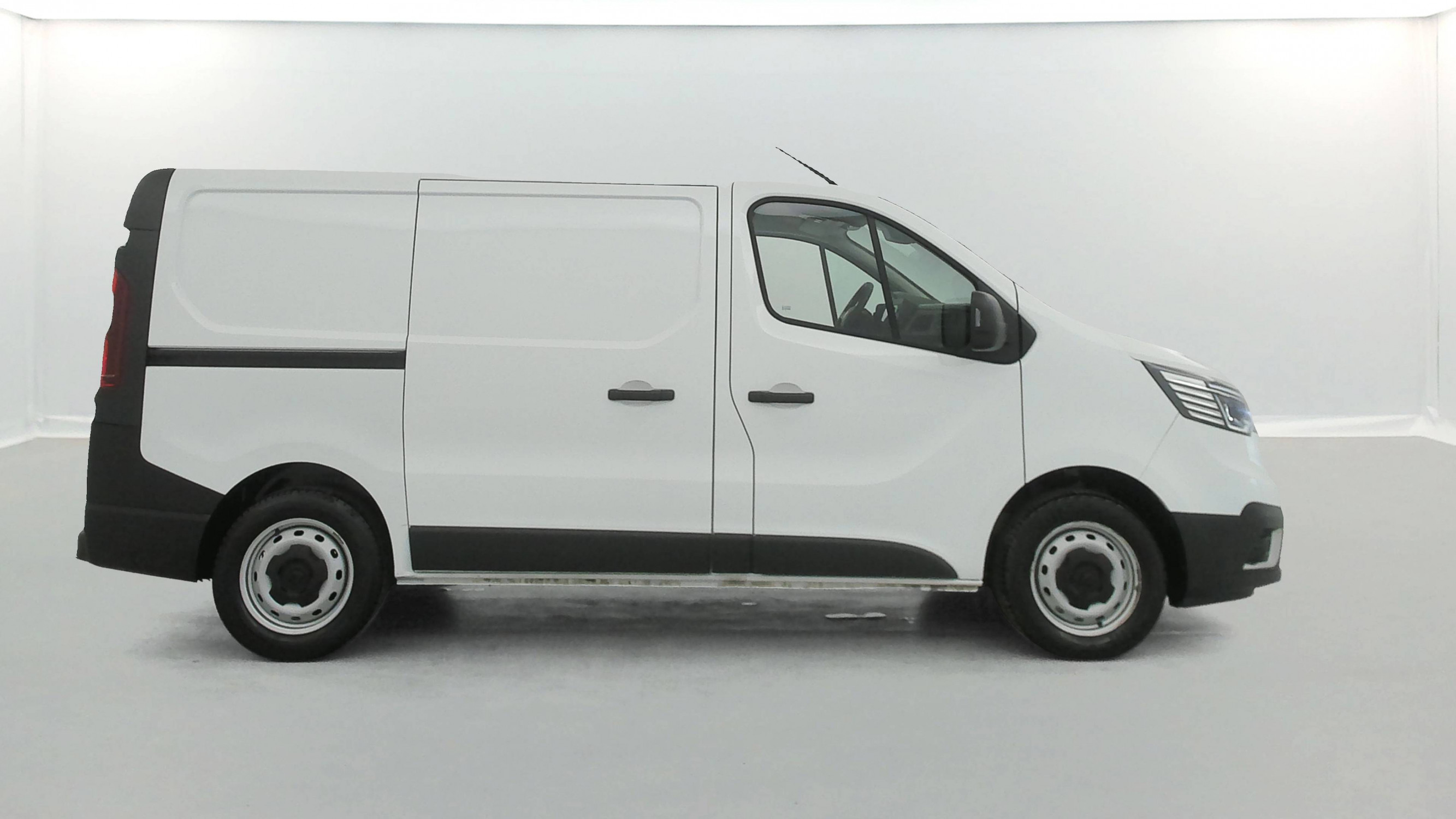 Vente en ligne Renault Trafic 3 Fourgon TRAFIC FGN L1H1 2800 KG BLUE DCI 110 au prix de 21 490 €
