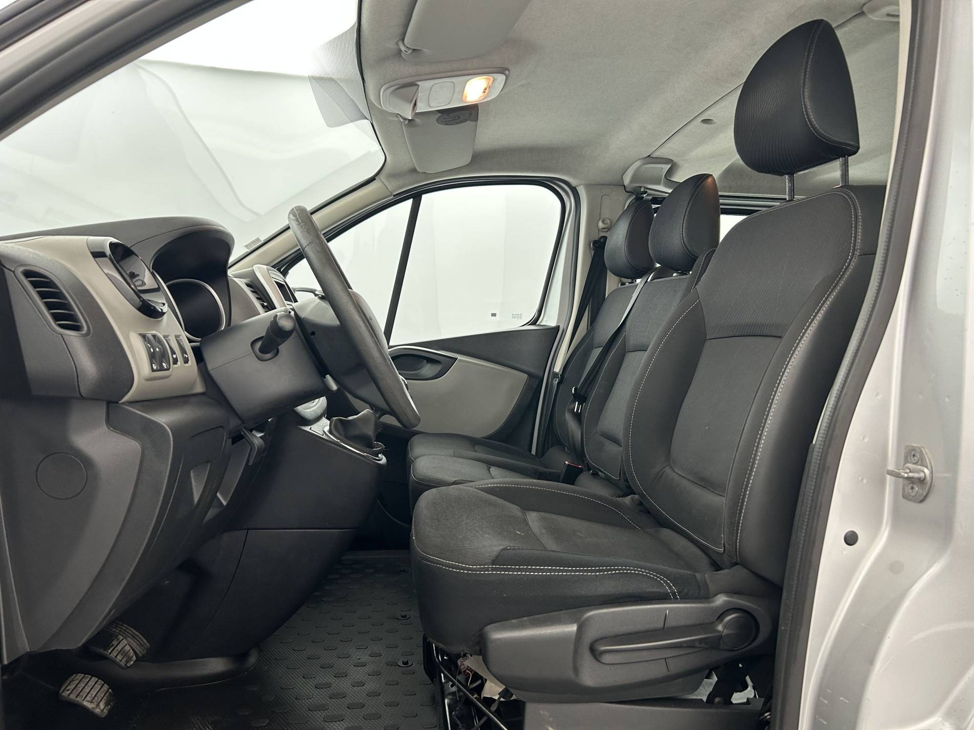 Vente en ligne Renault Trafic Cabine Approfondie TRAFIC CA L1H1 1000 KG DCI 120 E6 au prix de 15 990 €