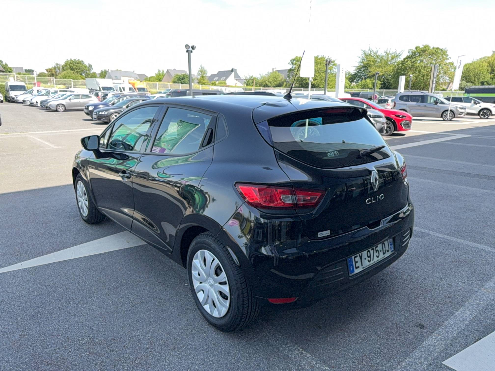 Vente en ligne Renault Clio 4 Clio 1.2 16V 75 au prix de 10 590 €