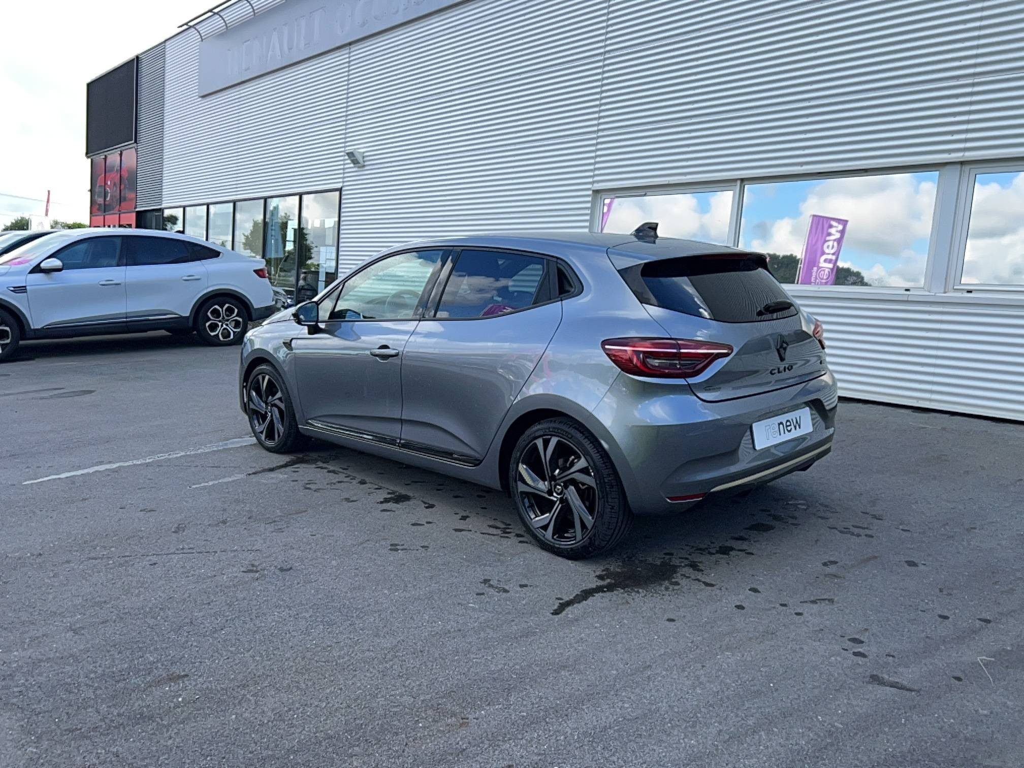 Vente en ligne Renault Clio 5 Clio E-Tech hybride 145 au prix de 16 990 €