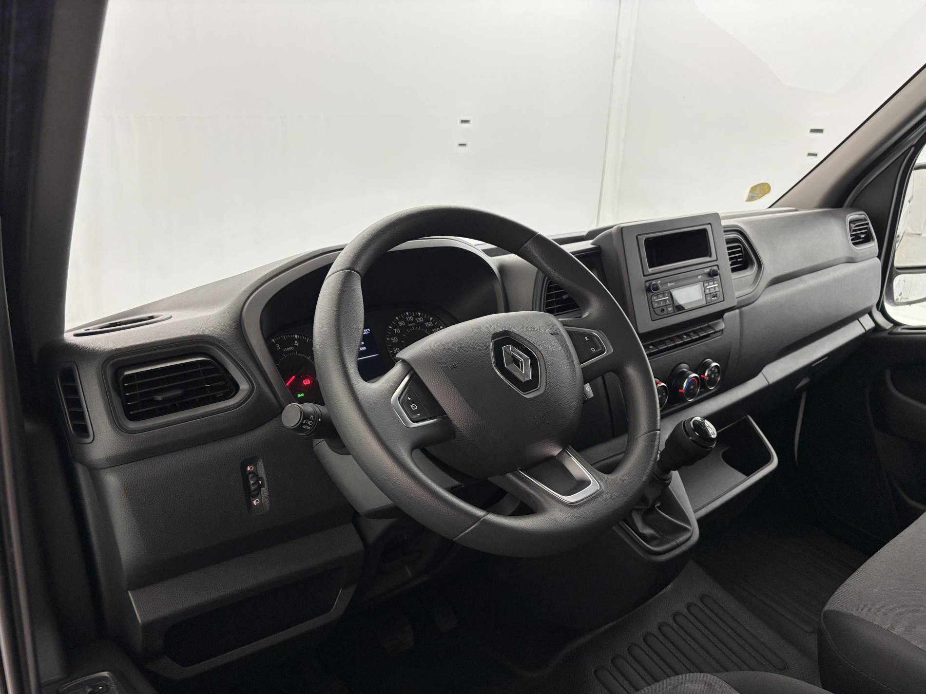 Vente en ligne Renault Master Fourgon MASTER FGN TRAC F3500 L2H2 BLUE DCI 135 au prix de 22 990 €