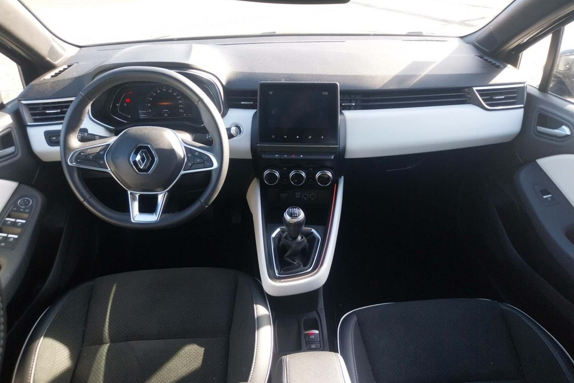 Vente en ligne Renault Clio 5 Clio TCe 90 - 21 au prix de 13 490 €