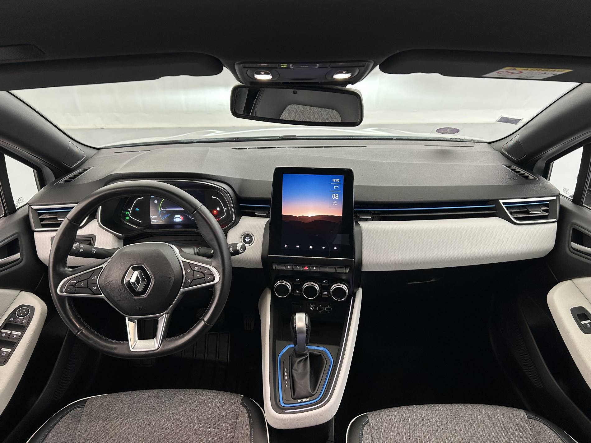 Vente en ligne Renault Clio 5 Clio E-Tech 140 au prix de 16 490 €