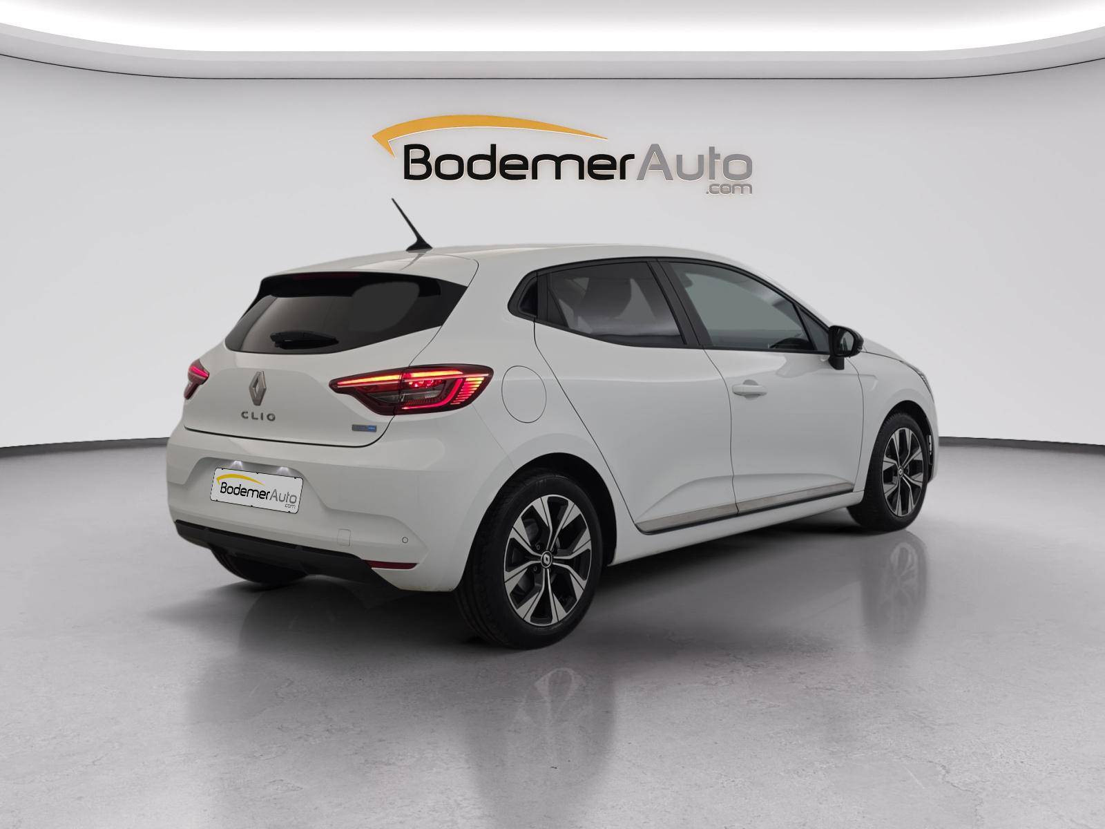 Vente en ligne Renault Clio 5 Clio E-Tech full hybrid 145 au prix de 15 990 €