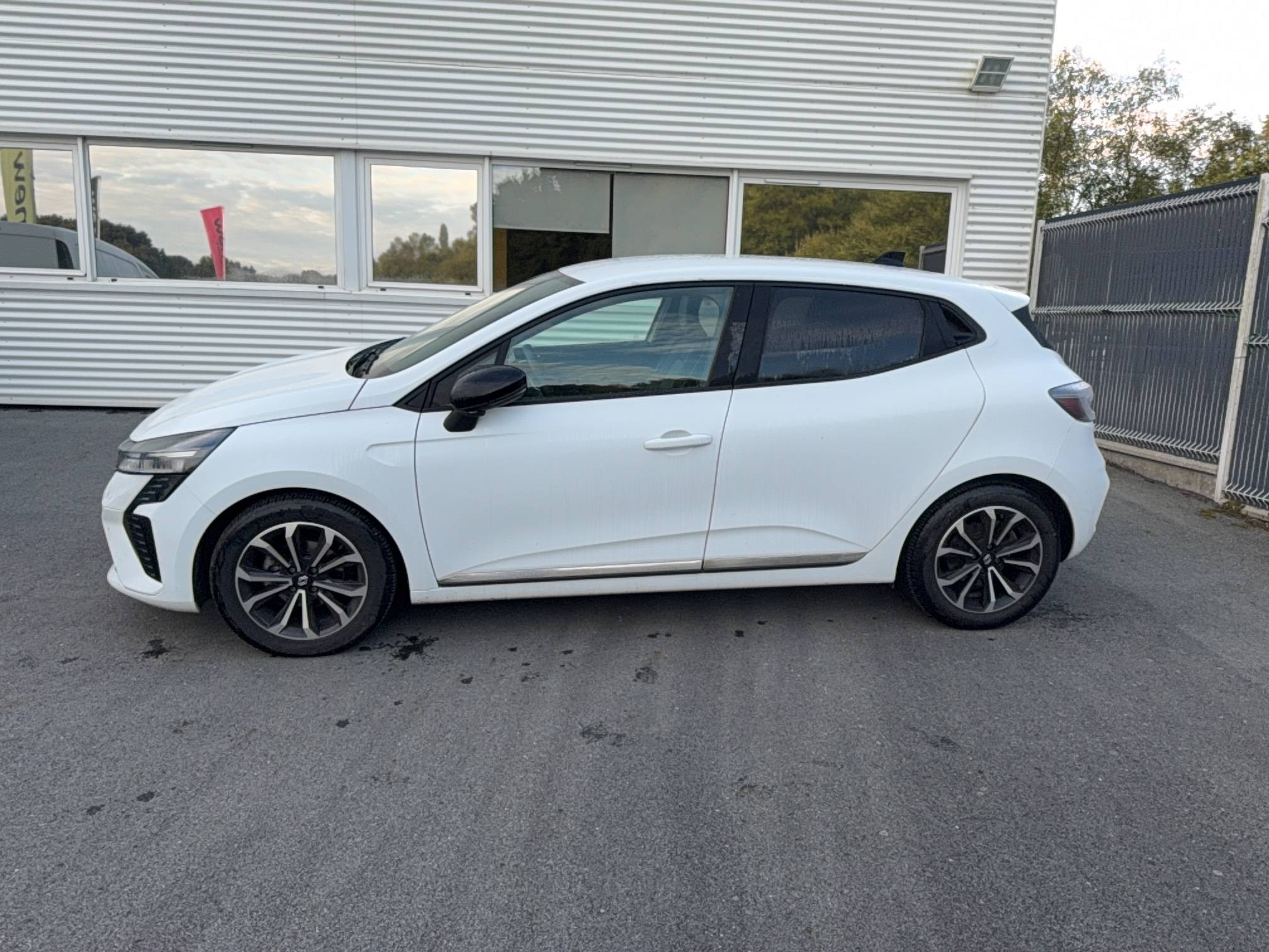 Vente en ligne Renault Clio 5 Clio TCe 90 au prix de 15 990 €