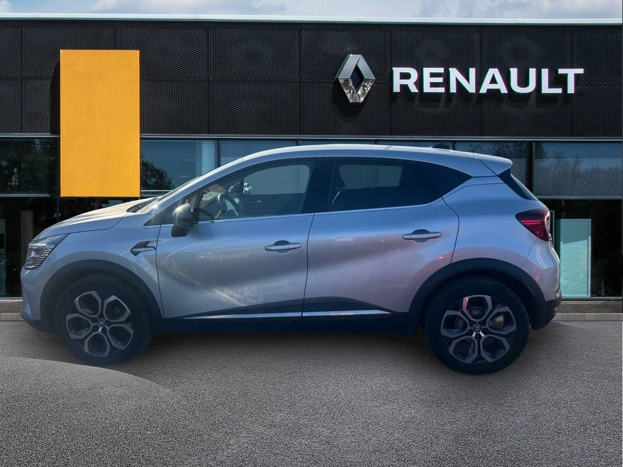 Vente en ligne Renault Captur  mild hybrid 160 EDC au prix de 18 890 €