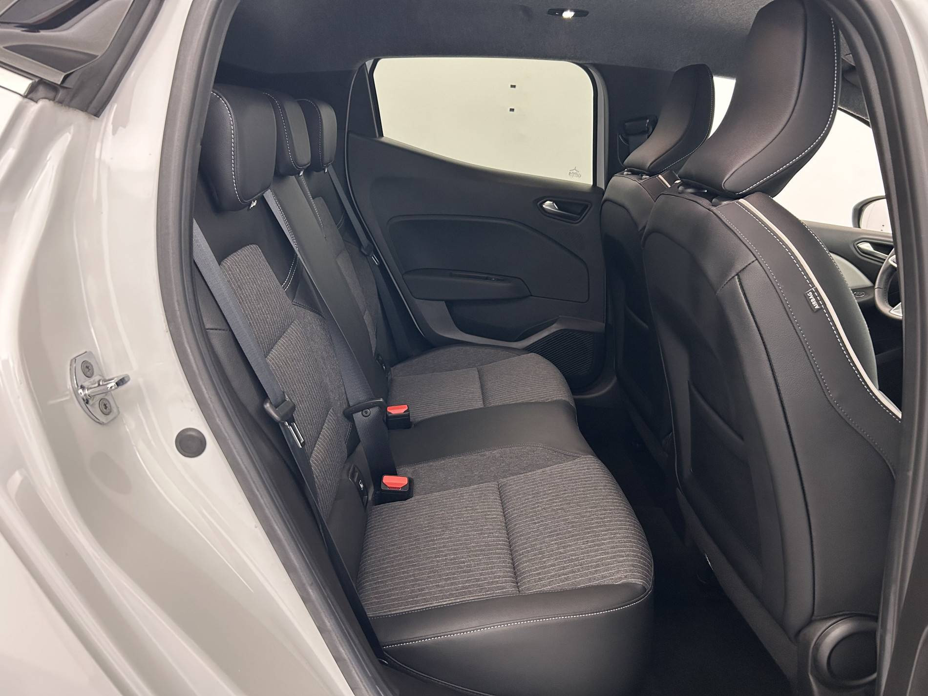 Vente en ligne Renault Clio 5 Clio TCe 90 au prix de 15 690 €