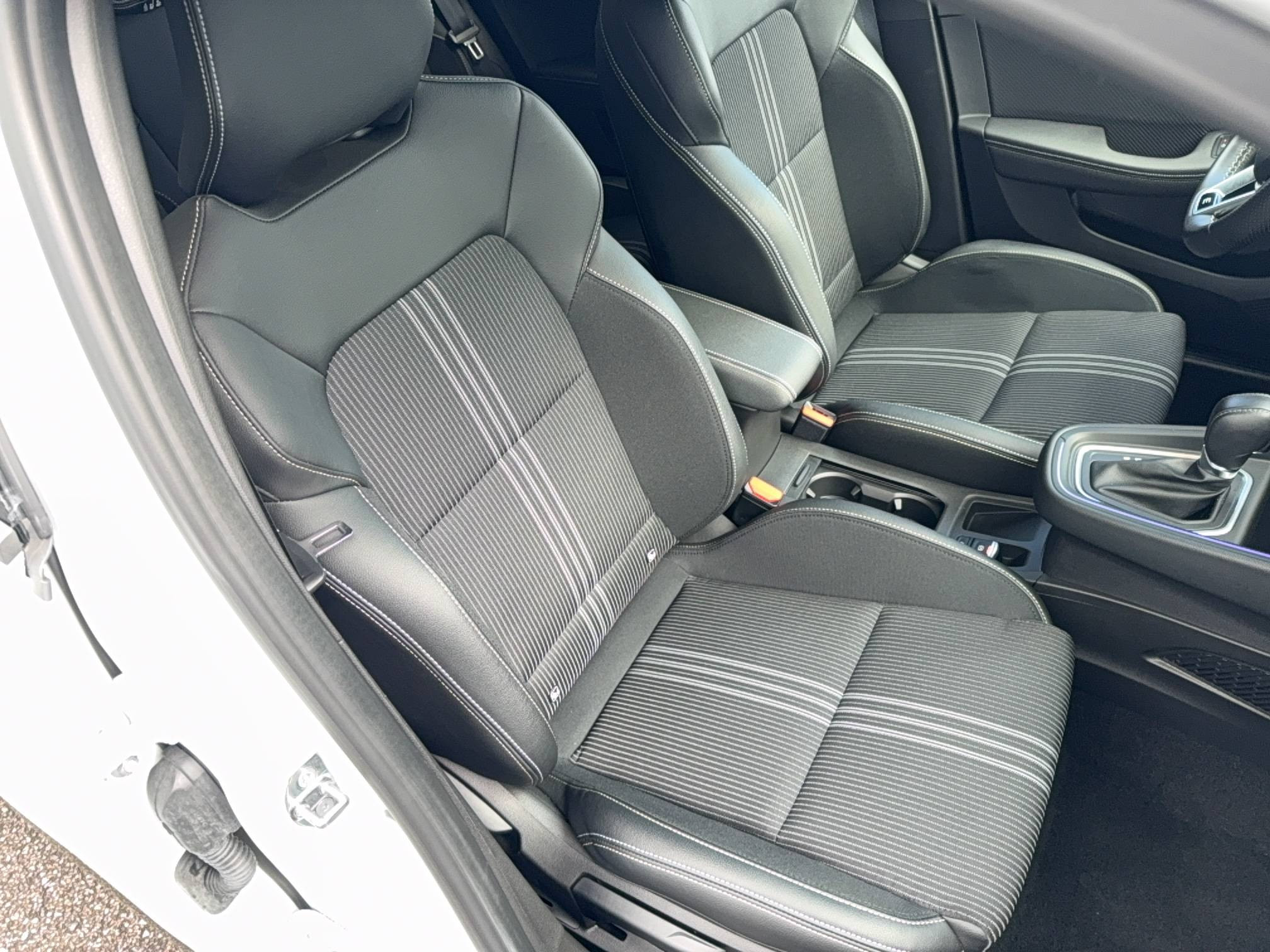 Vente en ligne Renault Clio 5 Clio E-Tech full hybrid 145 au prix de 18 990 €