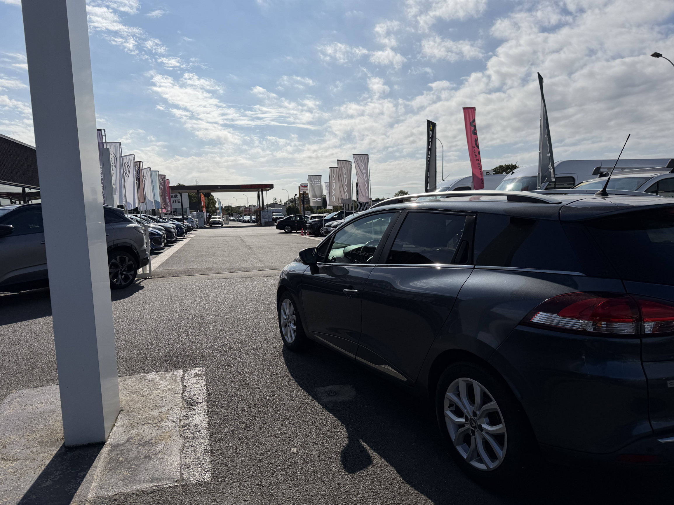 Vente en ligne Renault Clio 4 Estate Clio Estate dCi 90 Energy au prix de 11 490 €