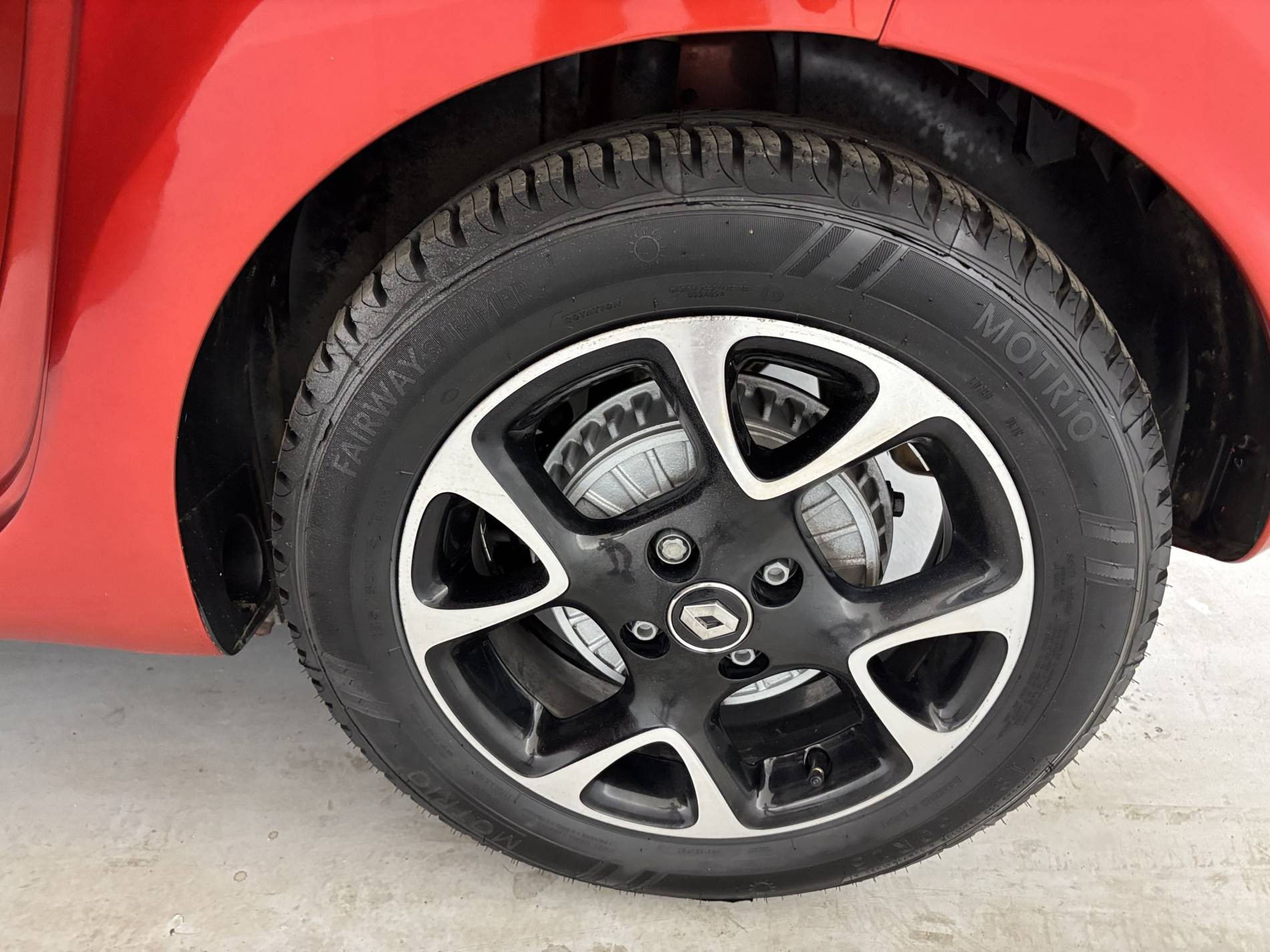 Vente en ligne Renault Twingo 3  TCe 95 au prix de 11 390 €