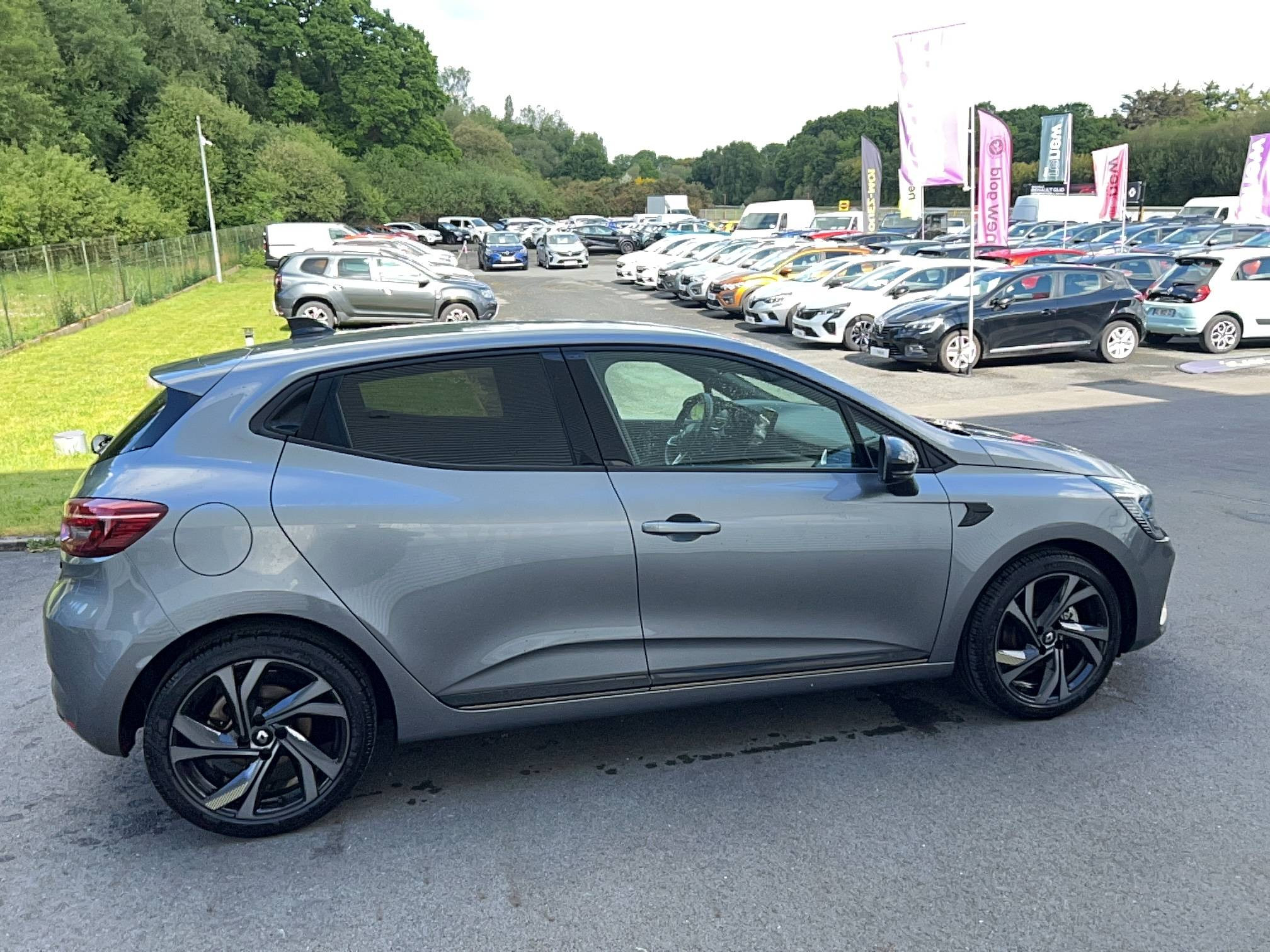 Vente en ligne Renault Clio 5 Clio E-Tech hybride 145 au prix de 16 990 €