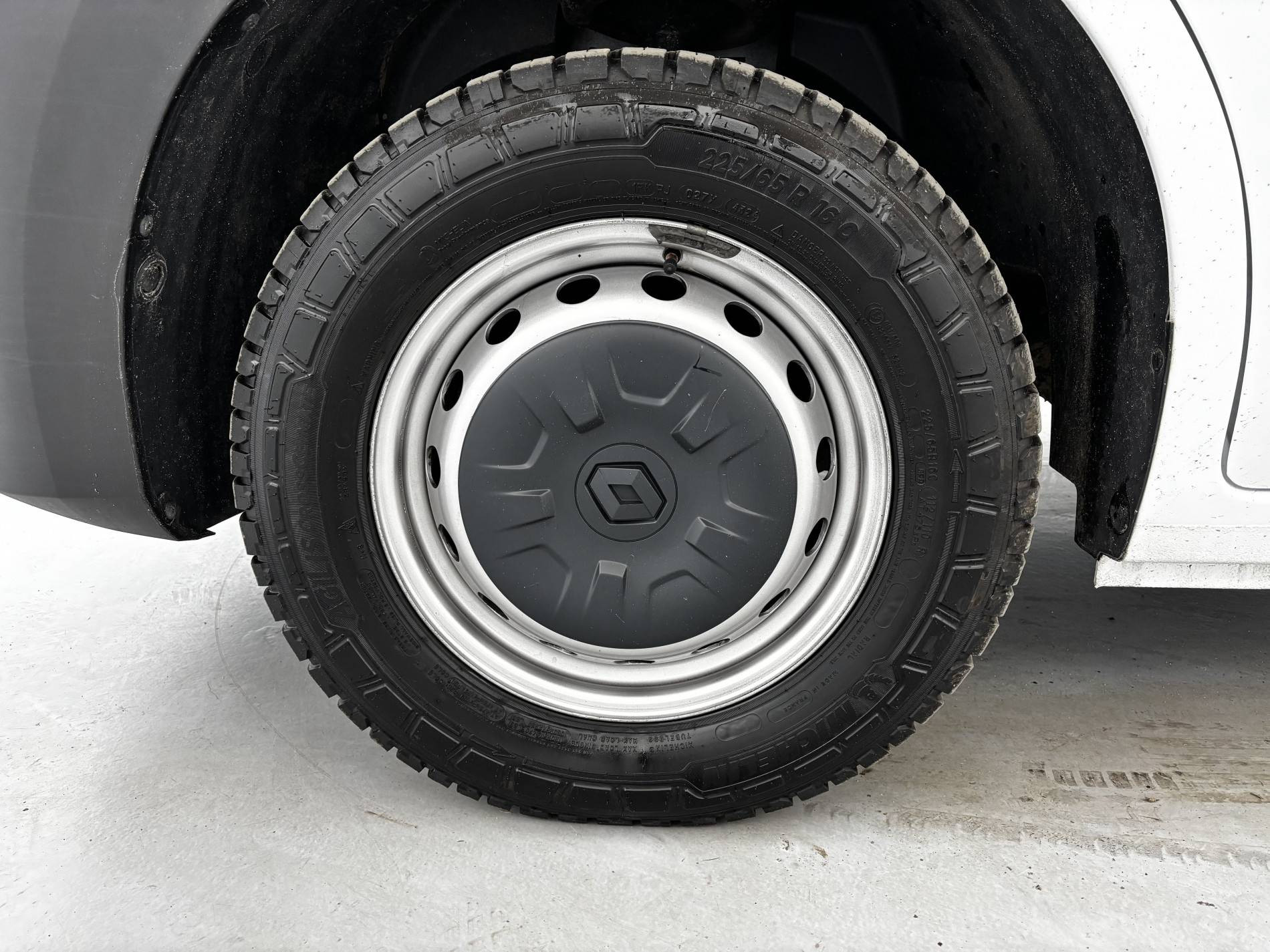 Vente en ligne Renault Master Fourgon MASTER FGN TRAC F3500 L2H2 BLUE DCI 135 au prix de 25 990 €