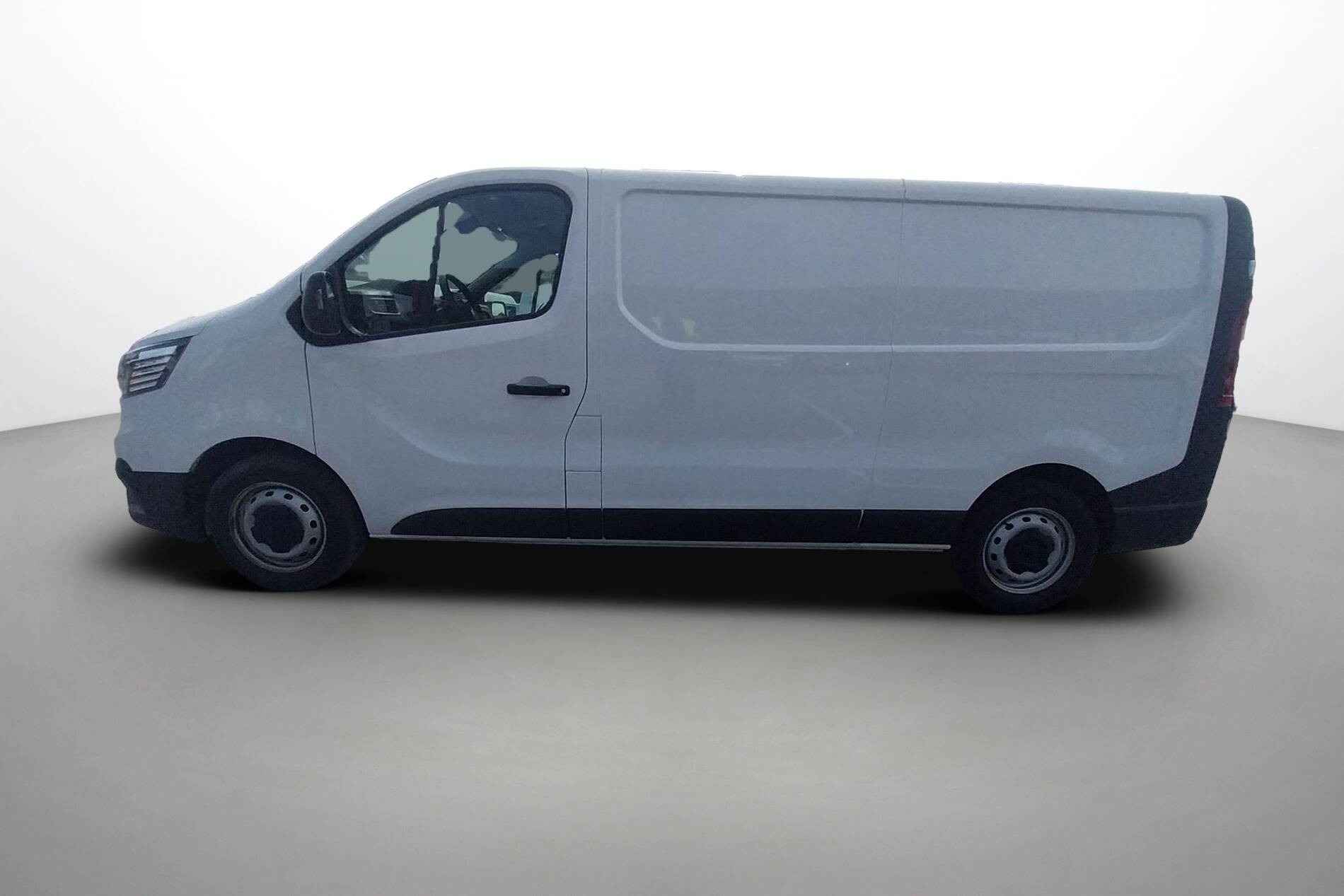 Vente en ligne Renault Trafic 3 Fourgon TRAFIC FGN L2H1 3000 KG BLUE DCI 130 au prix de 23 999 €