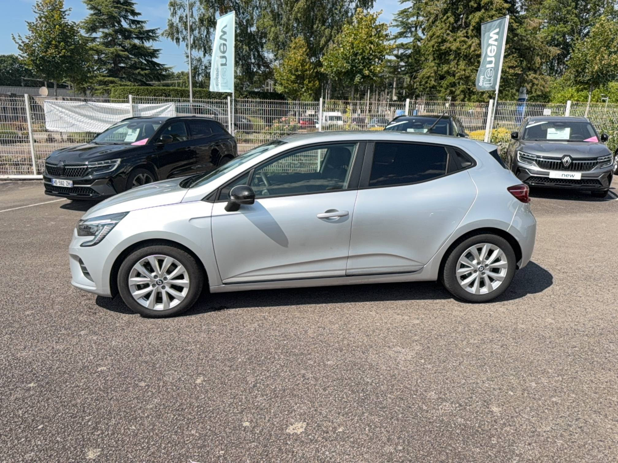 Vente en ligne Renault Clio 5 Clio E-Tech full hybrid 145 au prix de 15 990 €