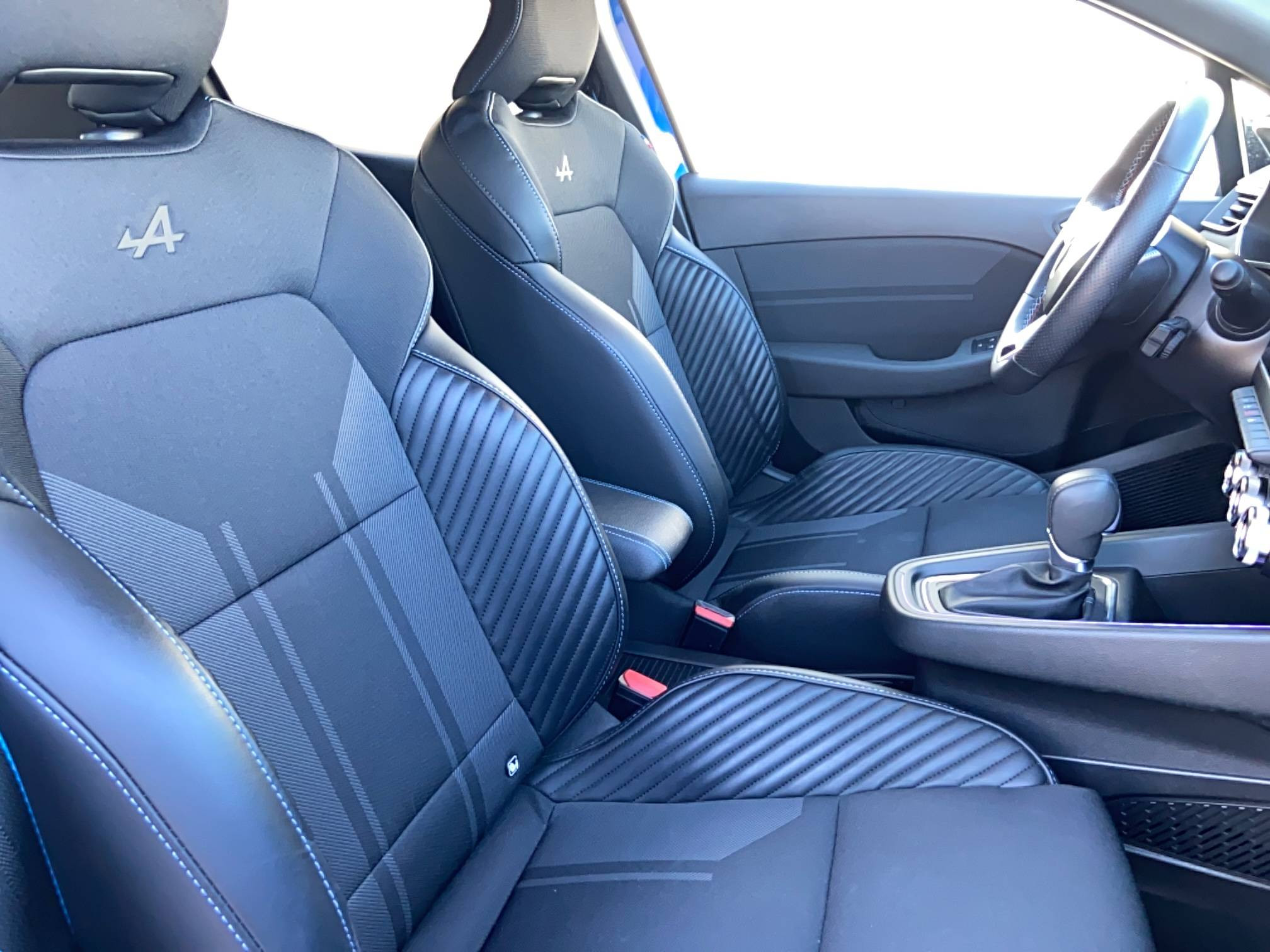 Vente en ligne Renault Clio 5 Clio E-Tech full hybrid 145 au prix de 20 990 €