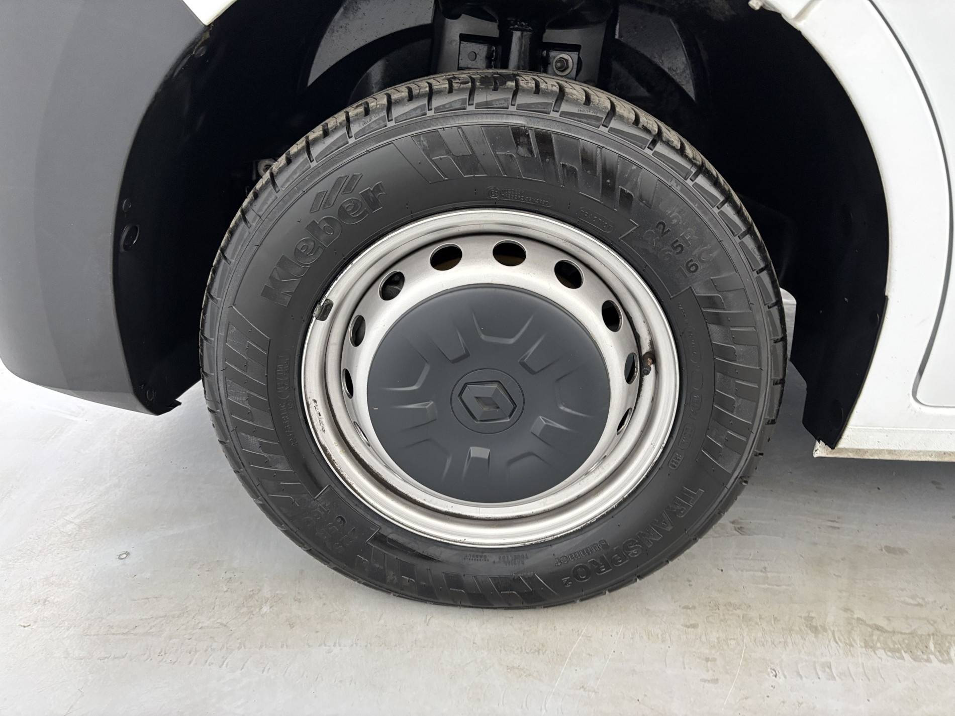 Vente en ligne Renault Master Fourgon MASTER FGN TRAC F3500 L2H2 BLUE DCI 135 au prix de 22 990 €