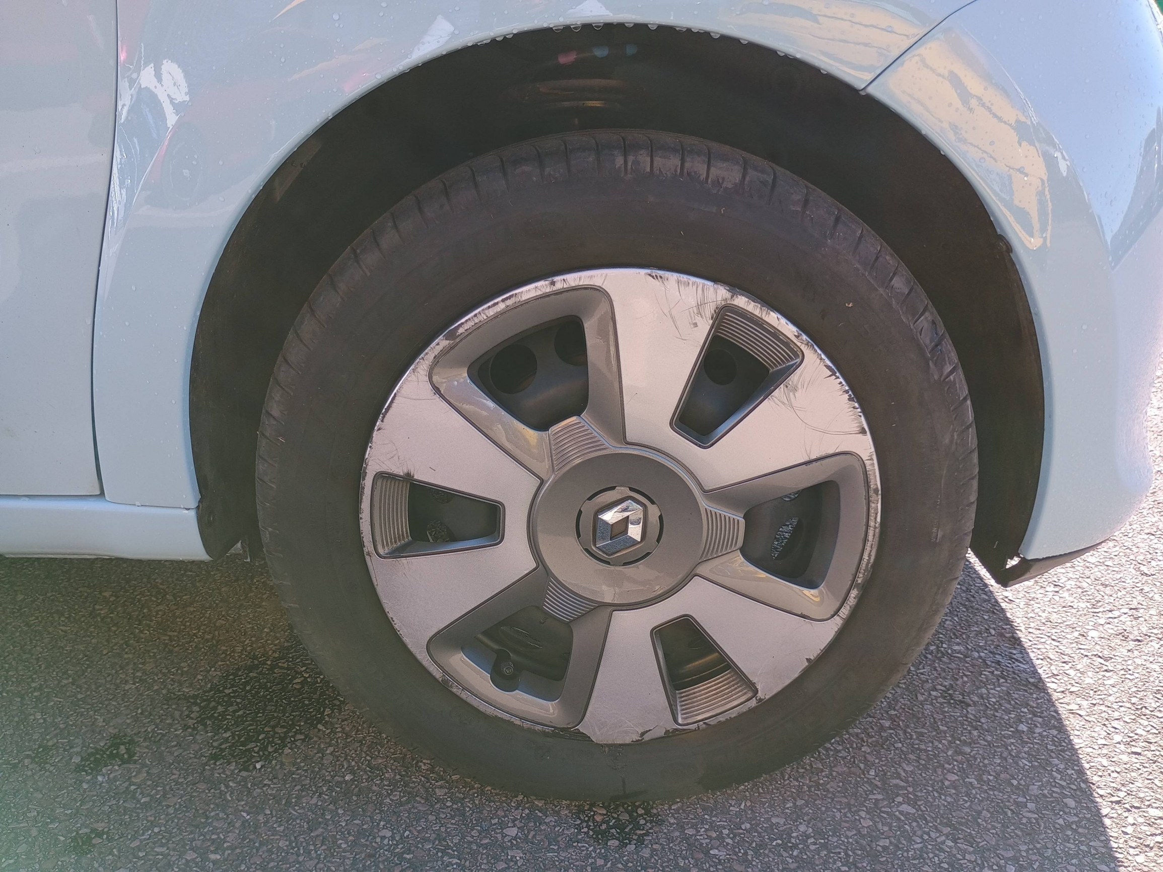 Vente en ligne Renault Twingo 3  1.0 SCe 70 au prix de 12 991 €