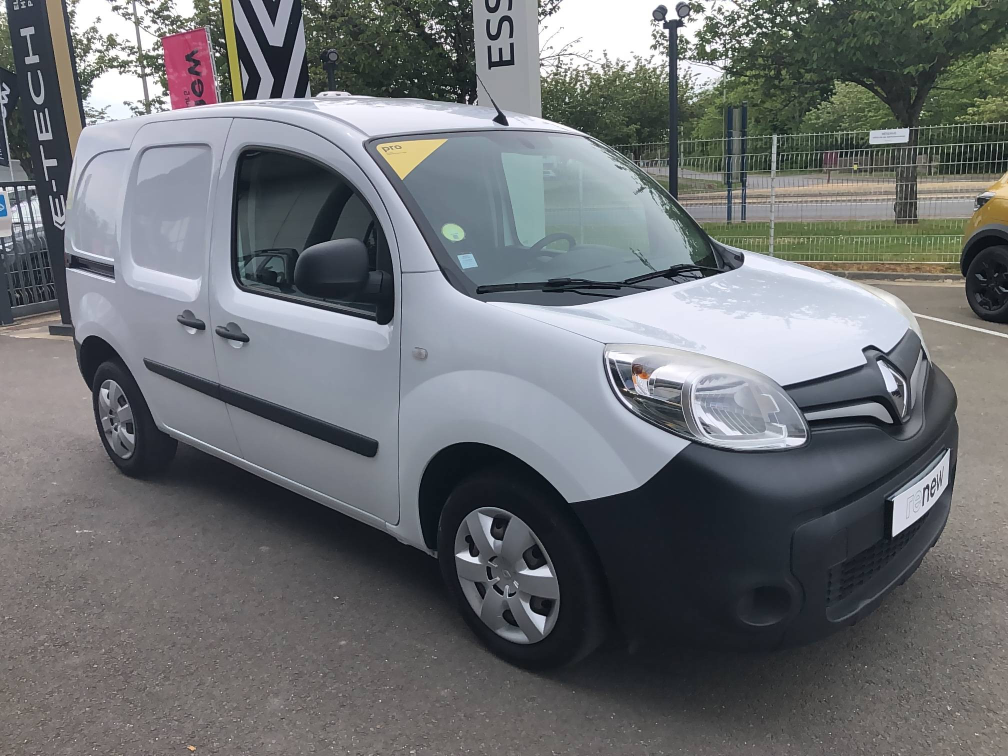 Vente en ligne Renault Kangoo Express  GRAND CONFORT BLUE DCI 115 au prix de 13 490 €