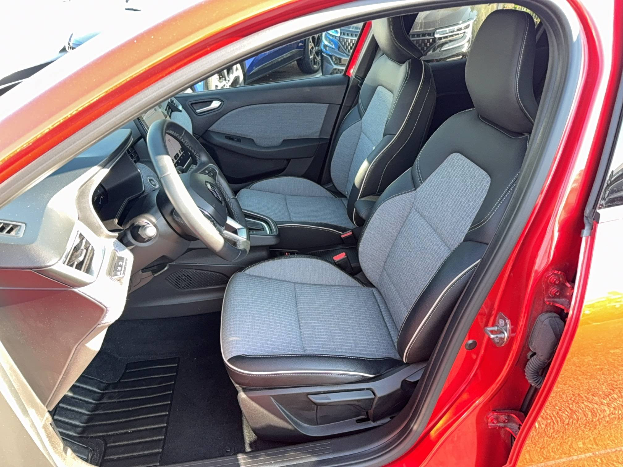 Vente en ligne Renault Clio 5 Clio E-Tech full hybrid 145 au prix de 17 990 €