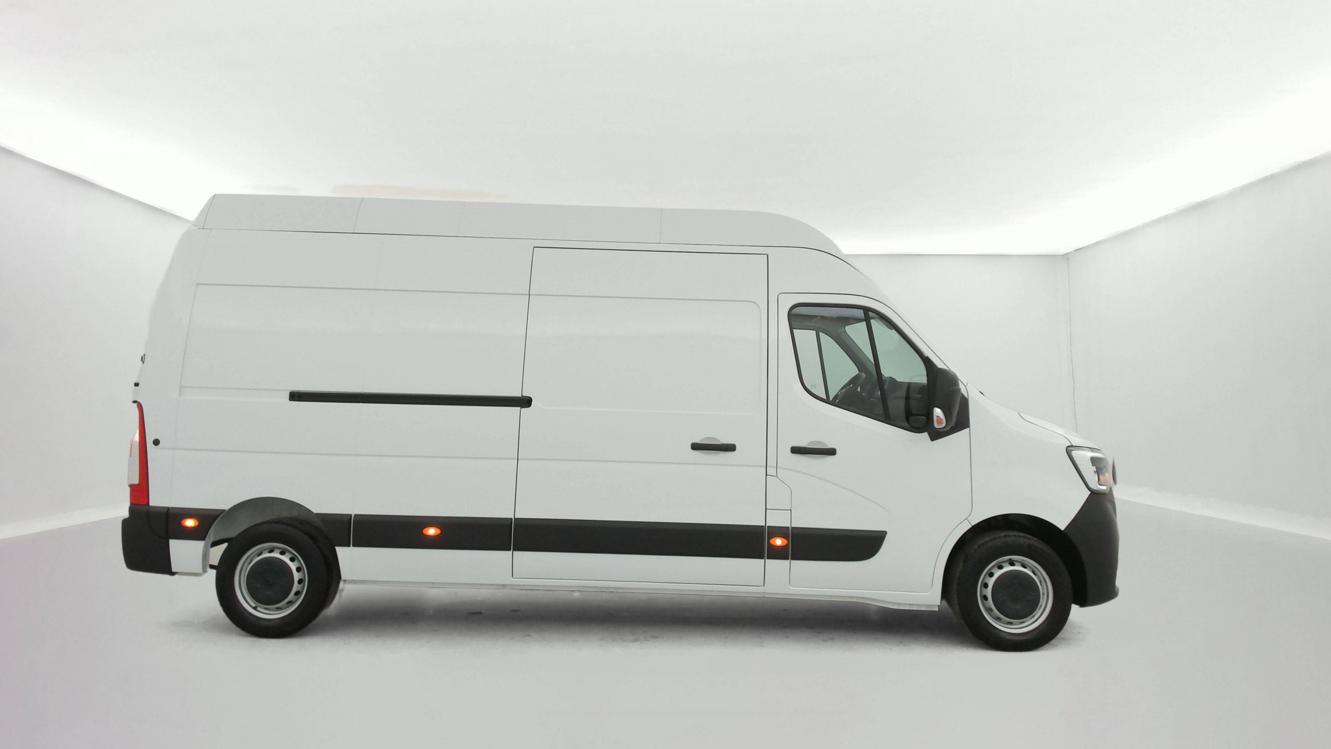 Vente en ligne Renault Master Fourgon MASTER FGN TRAC F3500 L3H3 BLUE DCI 135 au prix de 29 990 €