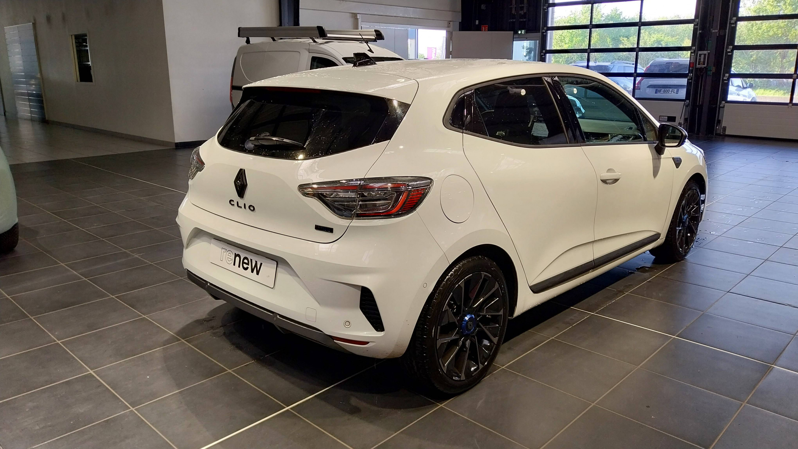 Vente en ligne Renault Clio 5 Clio E-Tech full hybrid 145 au prix de 20 890 €