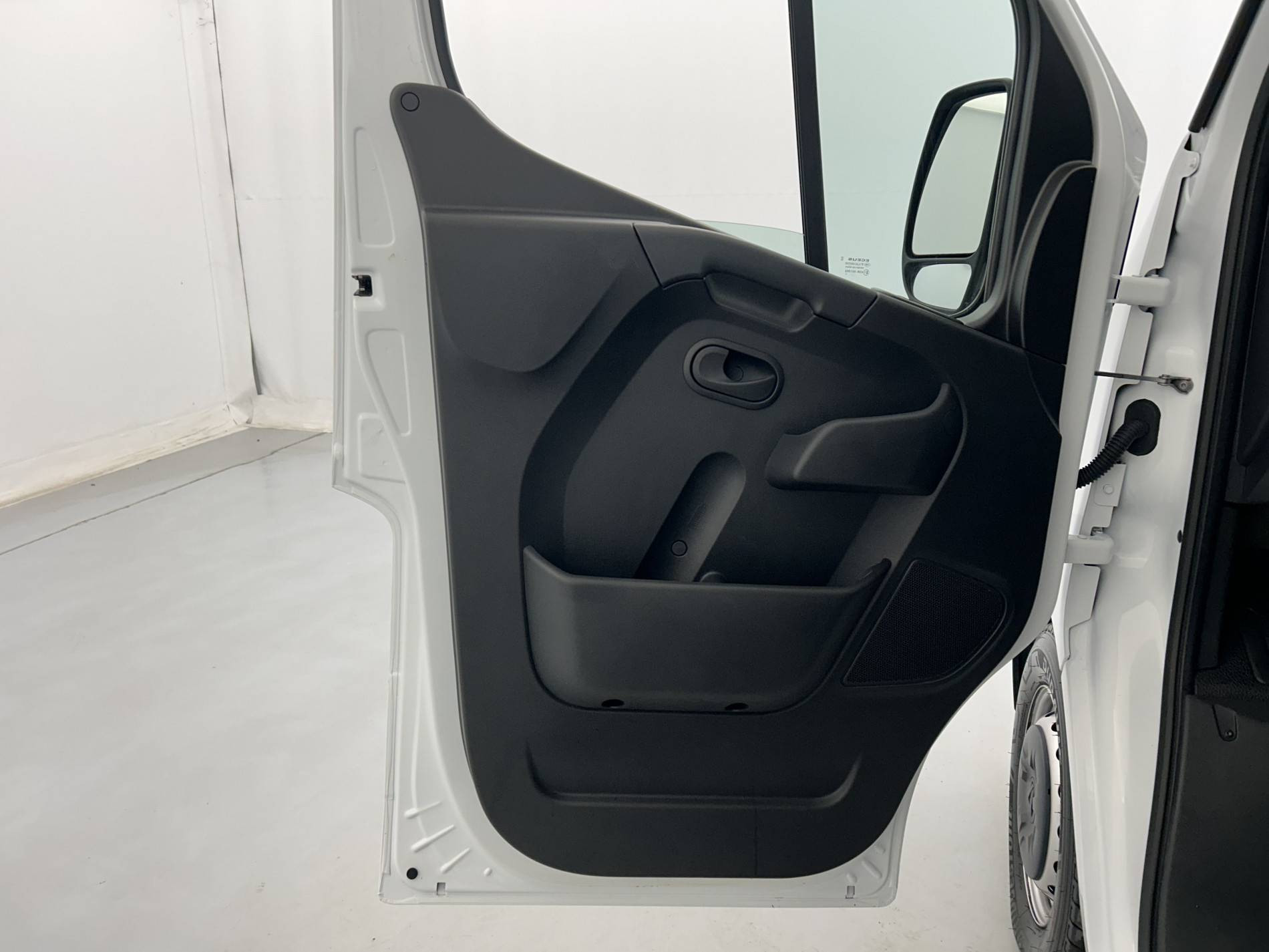 Vente en ligne Renault Master Fourgon MASTER FGN TRAC F3500 L3H3 BLUE DCI 135 au prix de 28 490 €