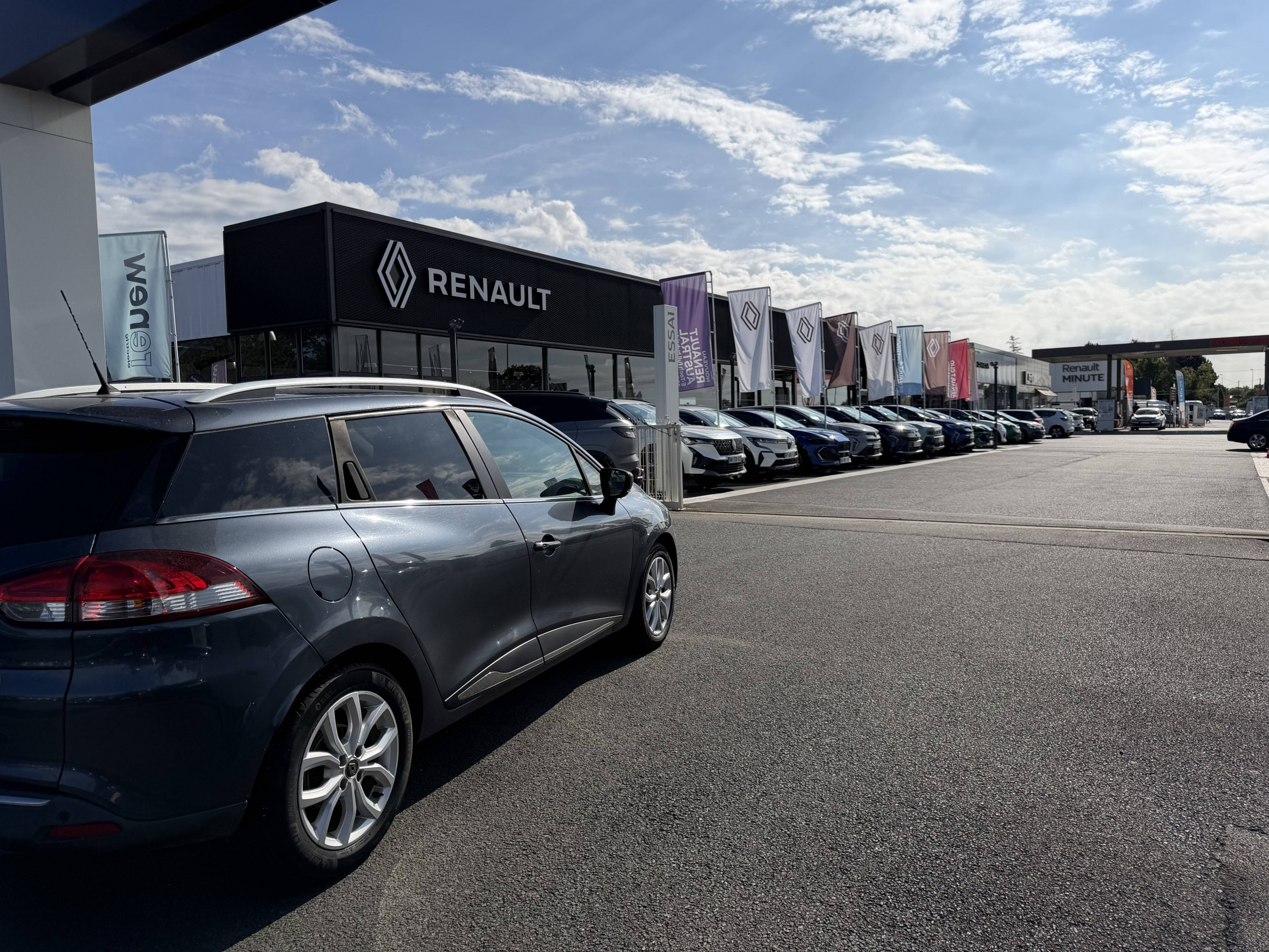 Vente en ligne Renault Clio 4 Estate Clio Estate dCi 90 Energy au prix de 11 490 €