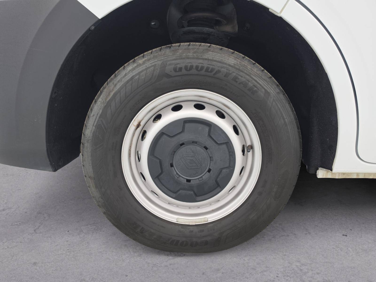Vente en ligne Renault Master Fourgon MASTER FG BLUE DCI 130 L2H2 3T5 TR au prix de 31 490 €