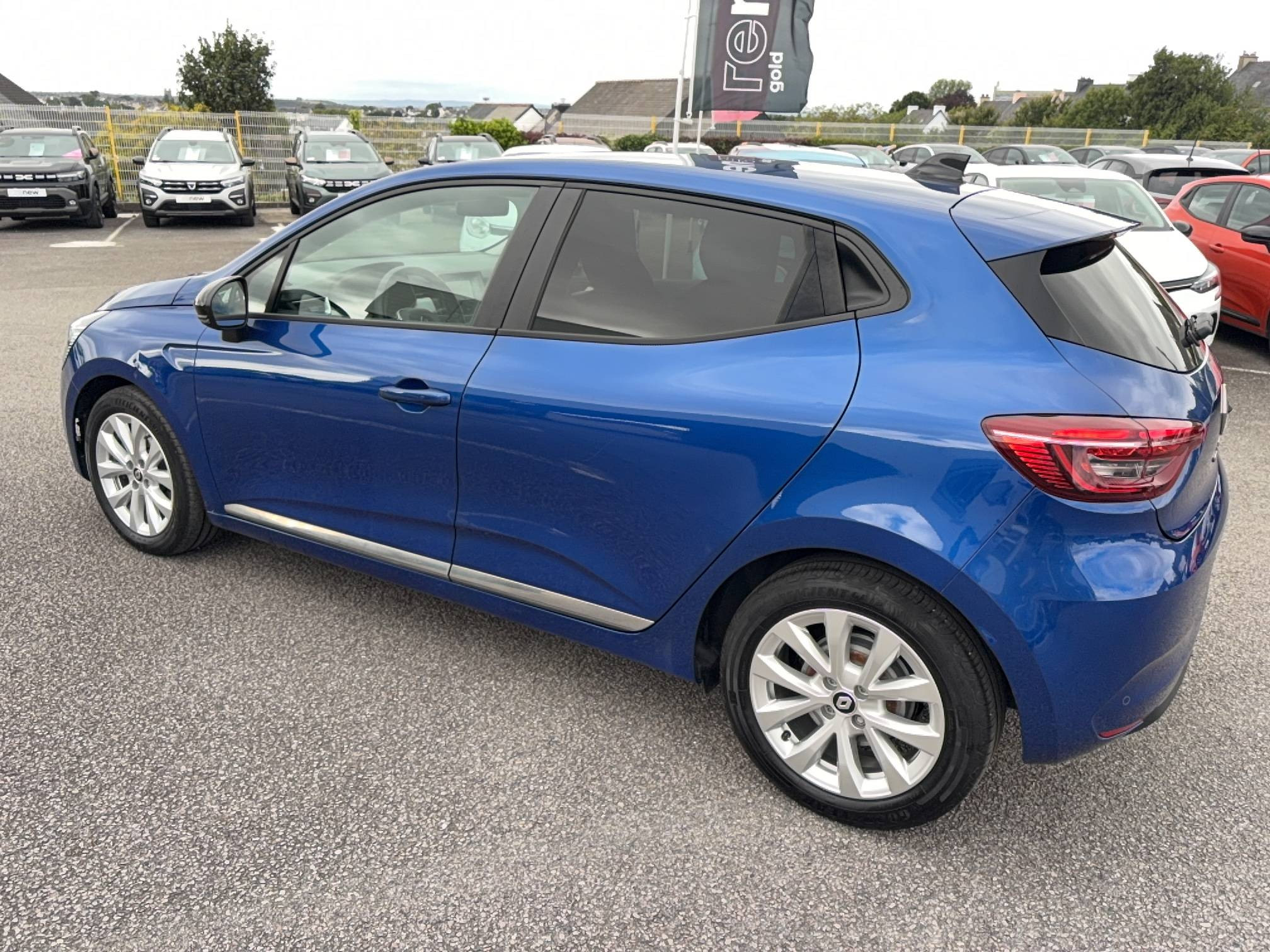 Vente en ligne Renault Clio 5 Clio E-Tech full hybrid 145 au prix de 16 490 €