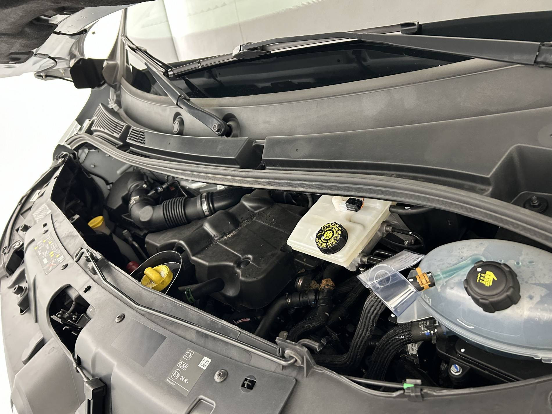 Vente en ligne Renault Master Fourgon MASTER FGN TRAC F3500 L2H2 BLUE DCI 135 au prix de 25 490 €