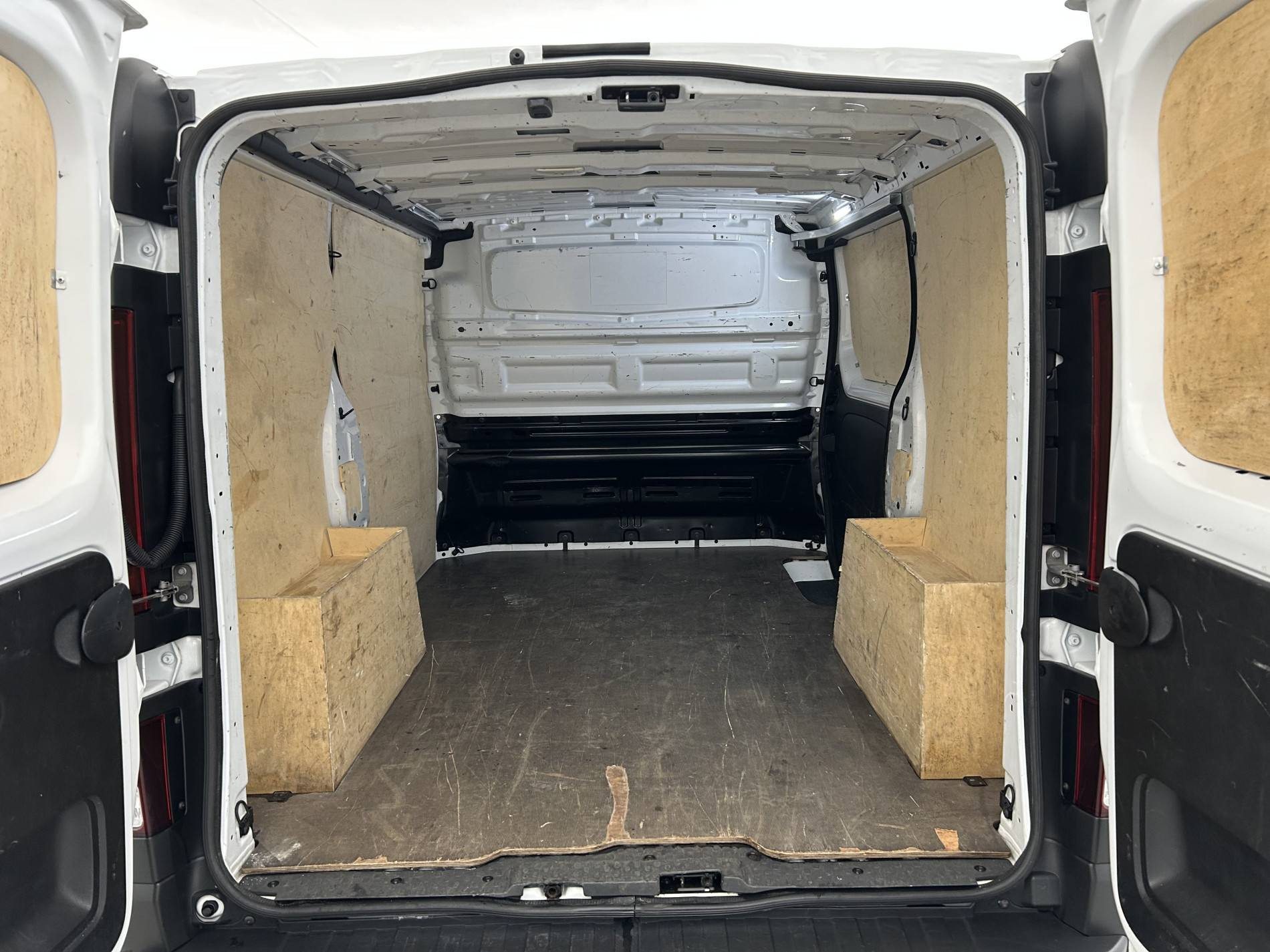 Vente en ligne Renault Trafic 3 Fourgon TRAFIC FG BLUE DCI 130 L1H1 3T GSR2 au prix de 23 990 €