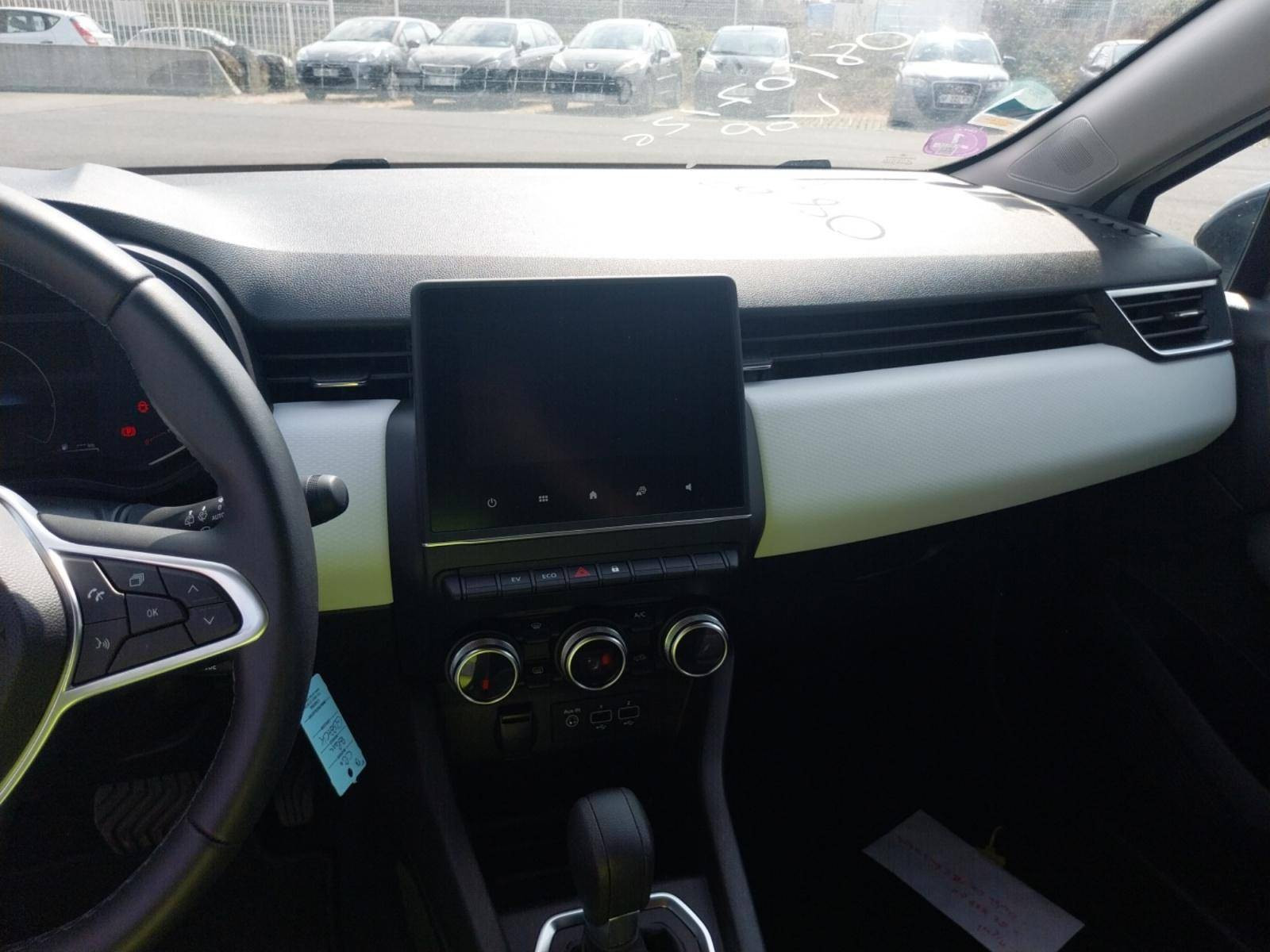 Vente en ligne Renault Clio 5 Clio E-Tech full hybrid 145 au prix de 15 990 €