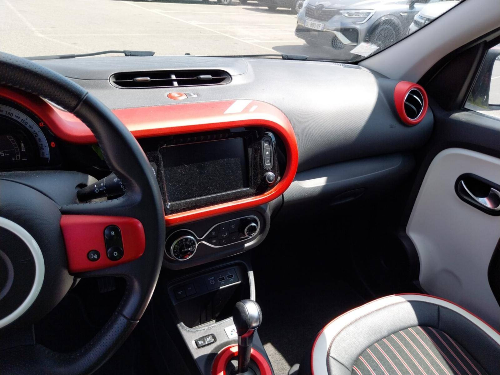 Vente en ligne Renault Twingo 3  TCe 95 EDC au prix de 12 990 €