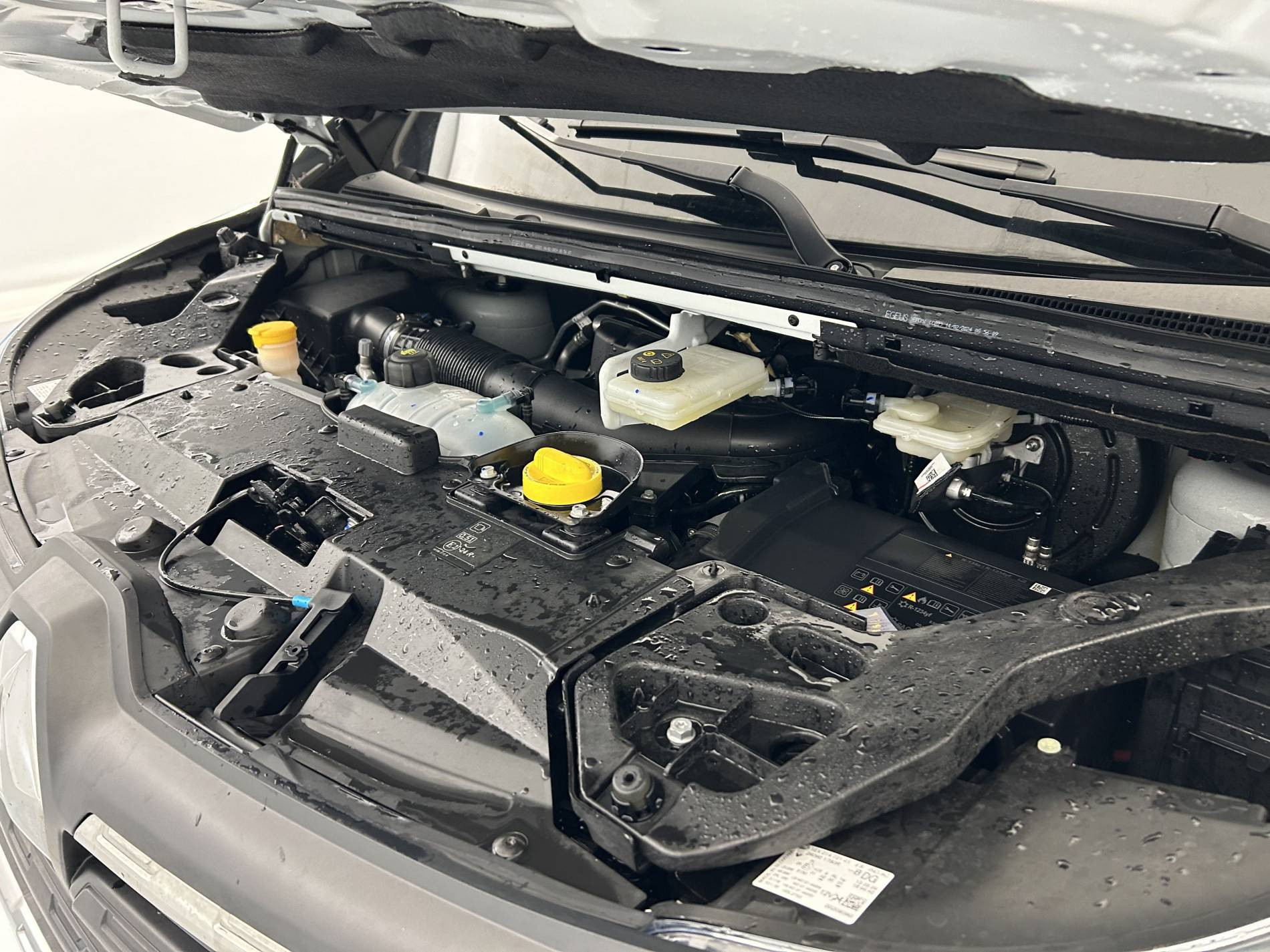 Vente en ligne Renault Trafic 3 Fourgon TRAFIC FG BLUE DCI 130 L1H1 3T GSR2 au prix de 23 990 €