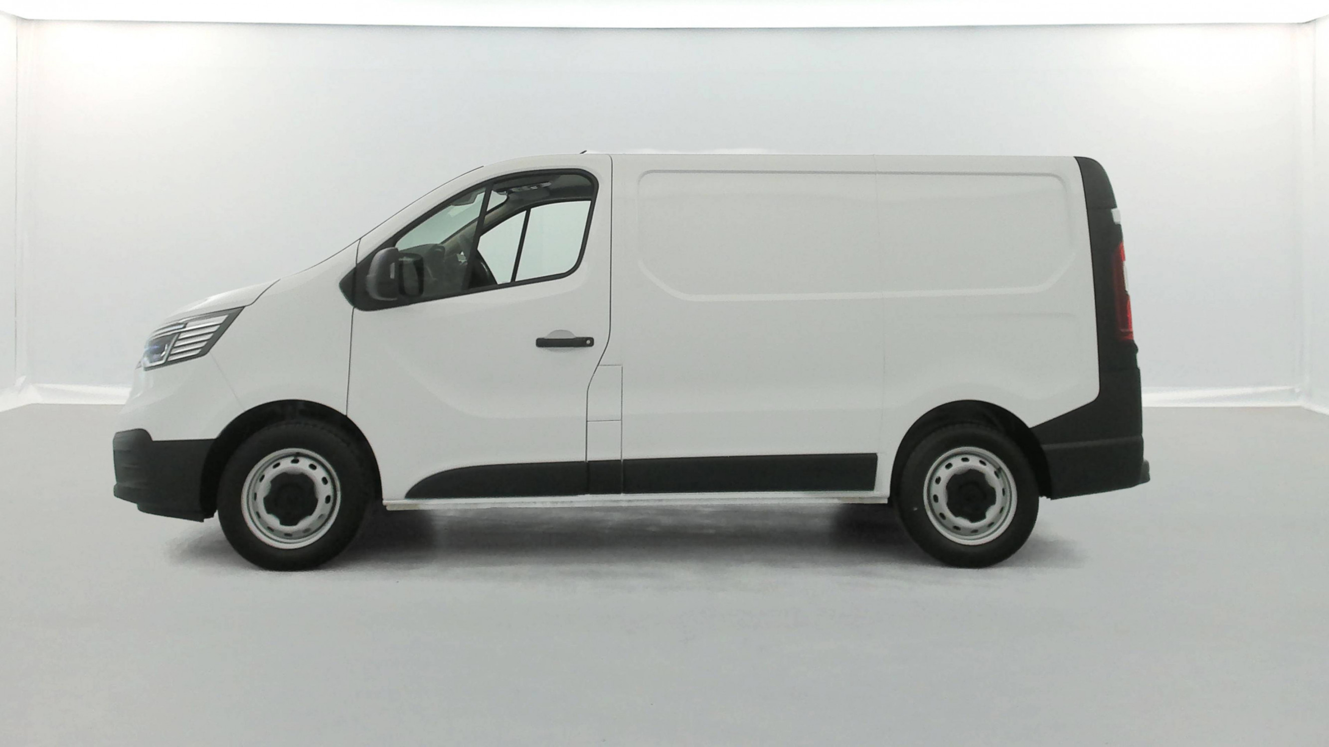 Vente en ligne Renault Trafic 3 Fourgon TRAFIC FGN L1H1 3000 KG BLUE DCI 130 au prix de 24 990 €