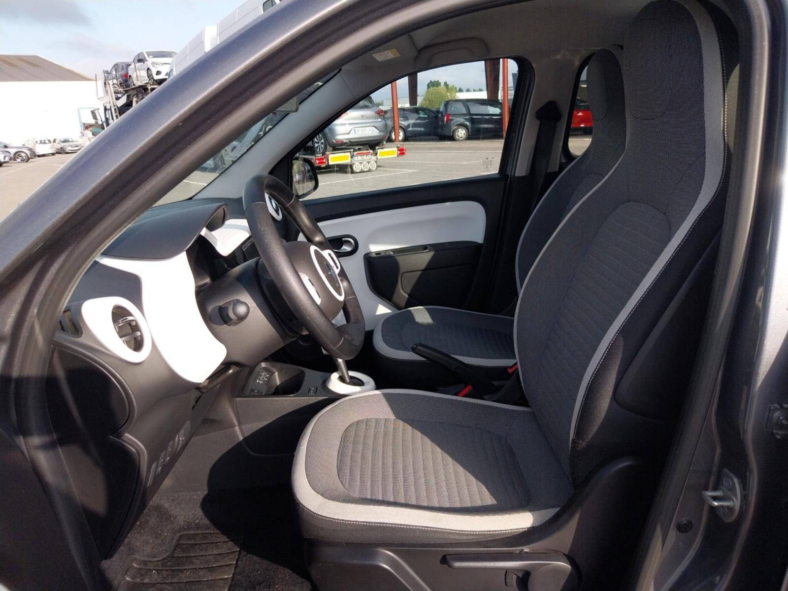 Vente en ligne Renault Twingo Electrique Twingo III E-Tech au prix de 12 990 €