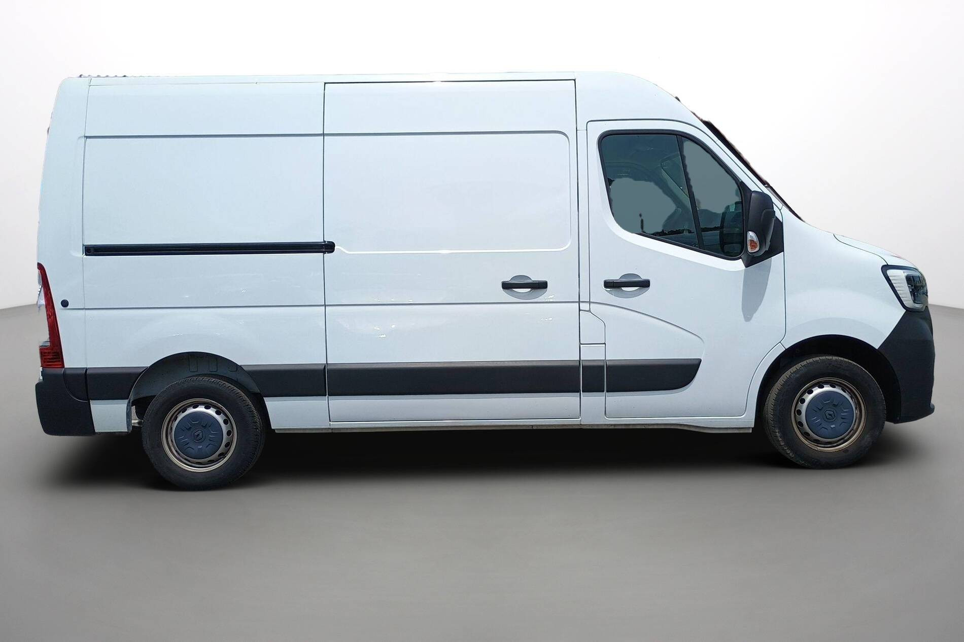Vente en ligne Renault Master Fourgon MASTER FGN TRAC F3500 L2H2 BLUE DCI 135 au prix de 24 990 €