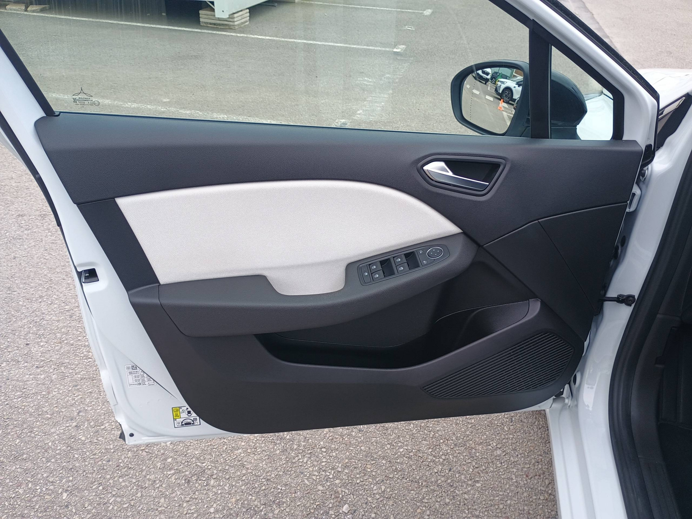 Vente en ligne Renault Clio 5 Clio E-Tech full hybrid 145 au prix de 16 990 €