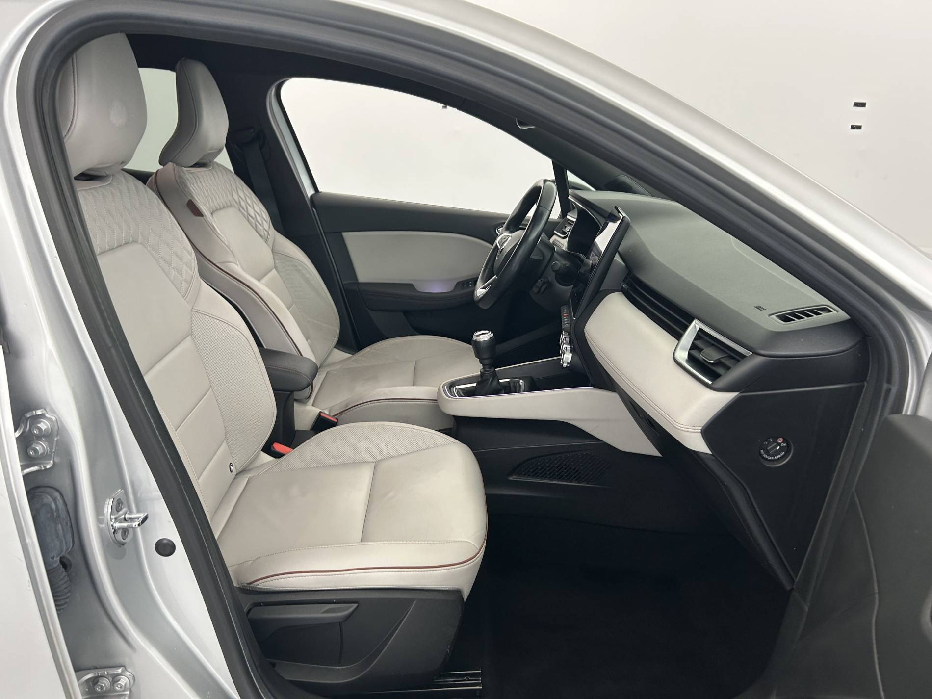Vente en ligne Renault Clio 5 Clio TCe 140 - 21N au prix de 17 790 €