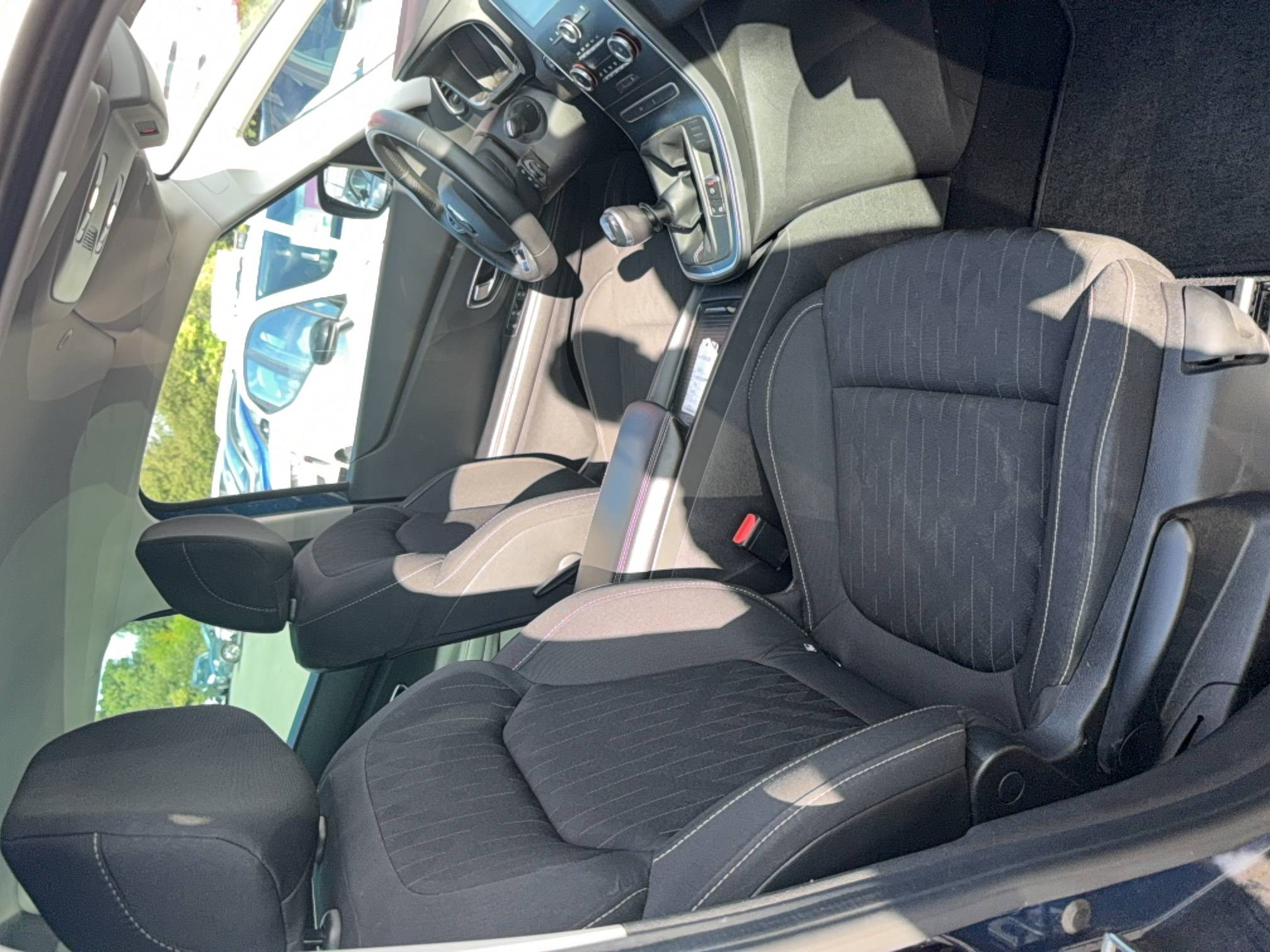 Vente en ligne Renault Scenic 4 Scenic TCe 115 FAP au prix de 12 990 €